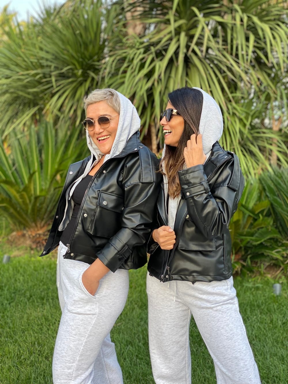 Siyah Üç İplik Kapüşonlu Deri Kadın Mont