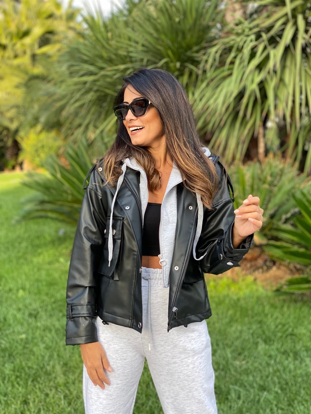 Siyah Üç İplik Kapüşonlu Deri Kadın Mont