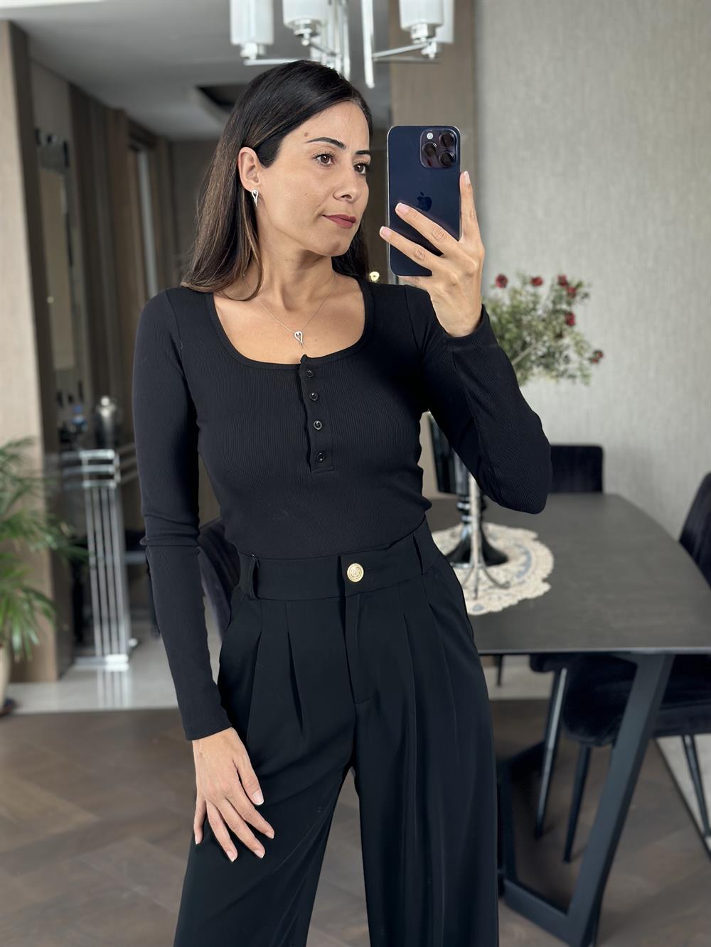 Siyah Uzun Kol Patlı Düğmeli U Yaka Kadın Body