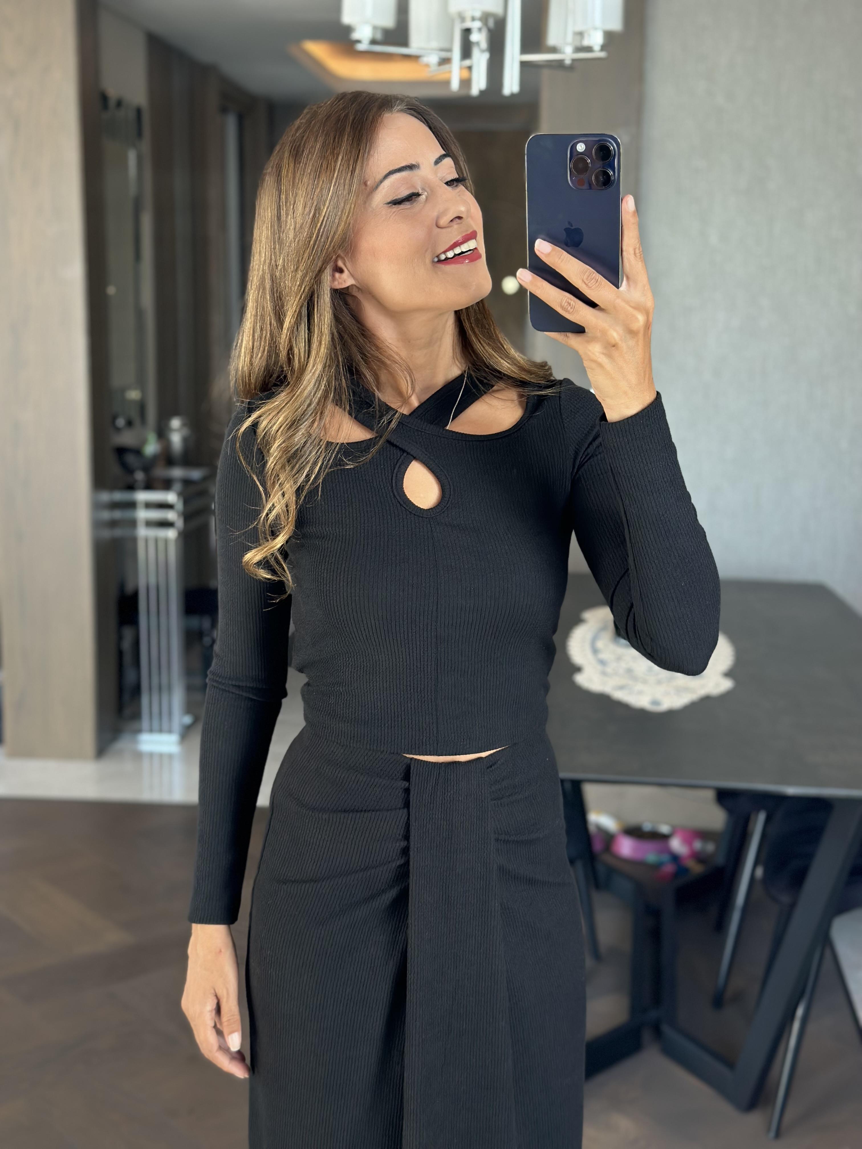 Siyah Uzun Kol Yakası Çapraz Dekolteli Kaşkorse Kadın Bluz 