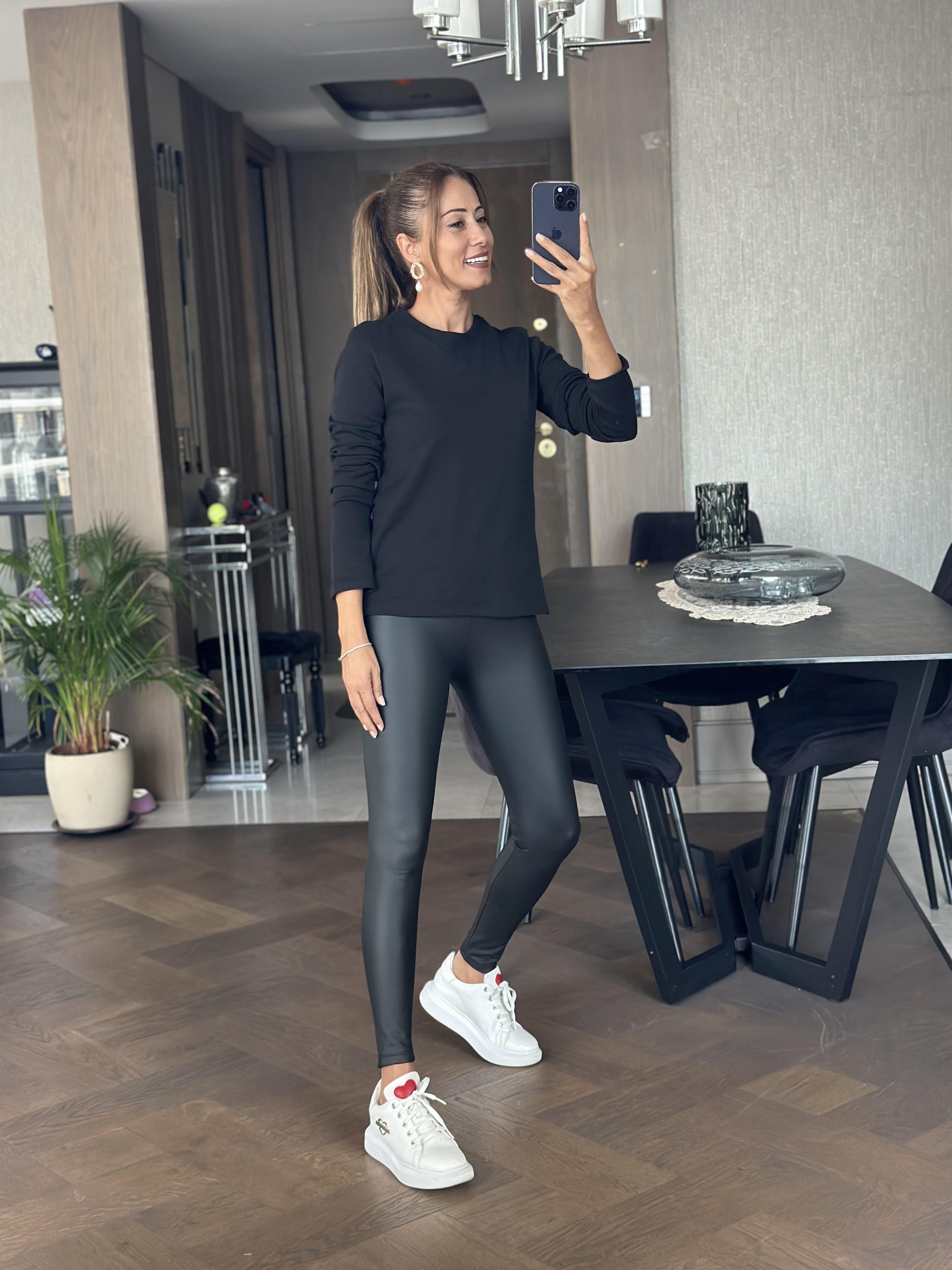 Siyah Uzun Kollu Yakası Ribanalı Basic Kadın T-Shirt