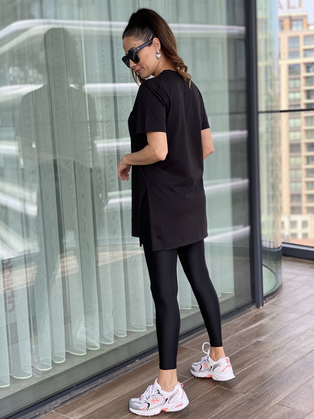 Siyah V Yaka Basic Kadın Tshirt 