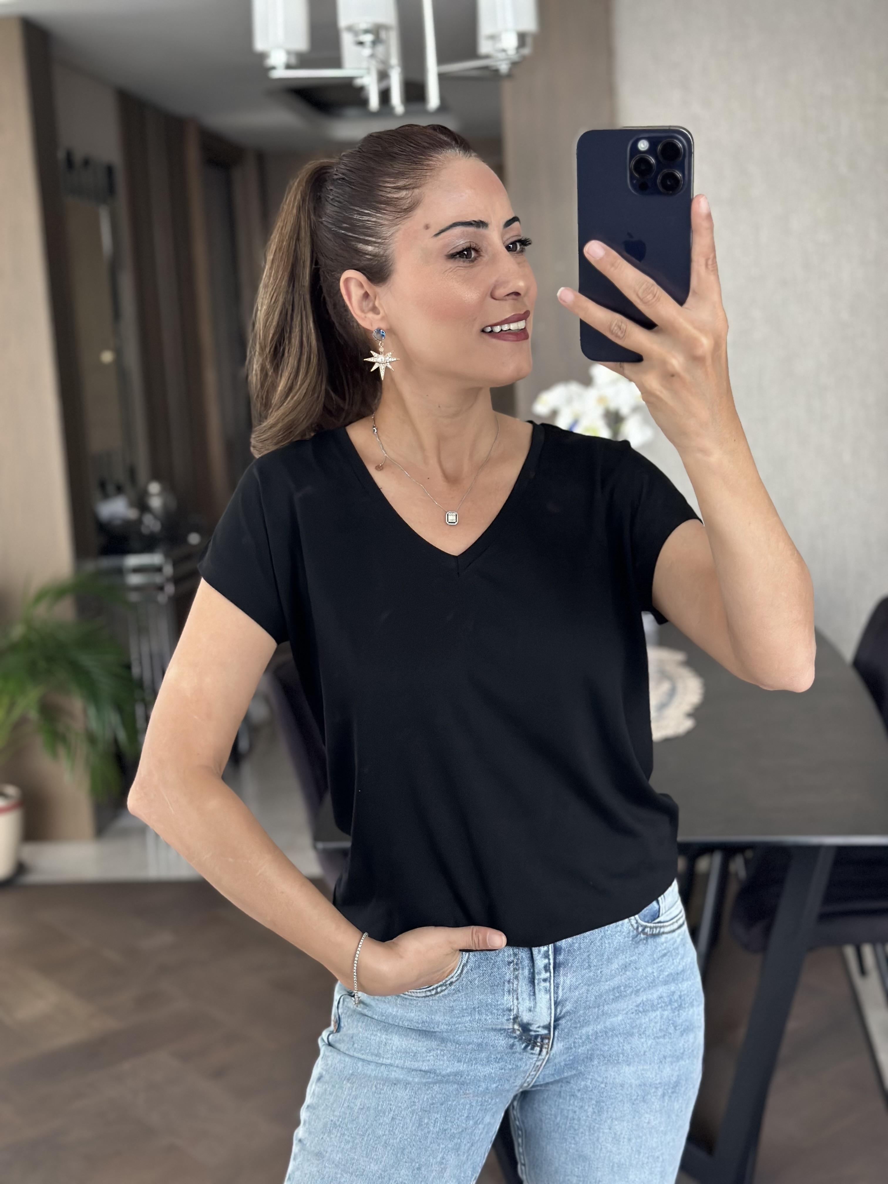 Siyah V Yaka Kısa Yarasa Kol Basic Kadın T-Shirt