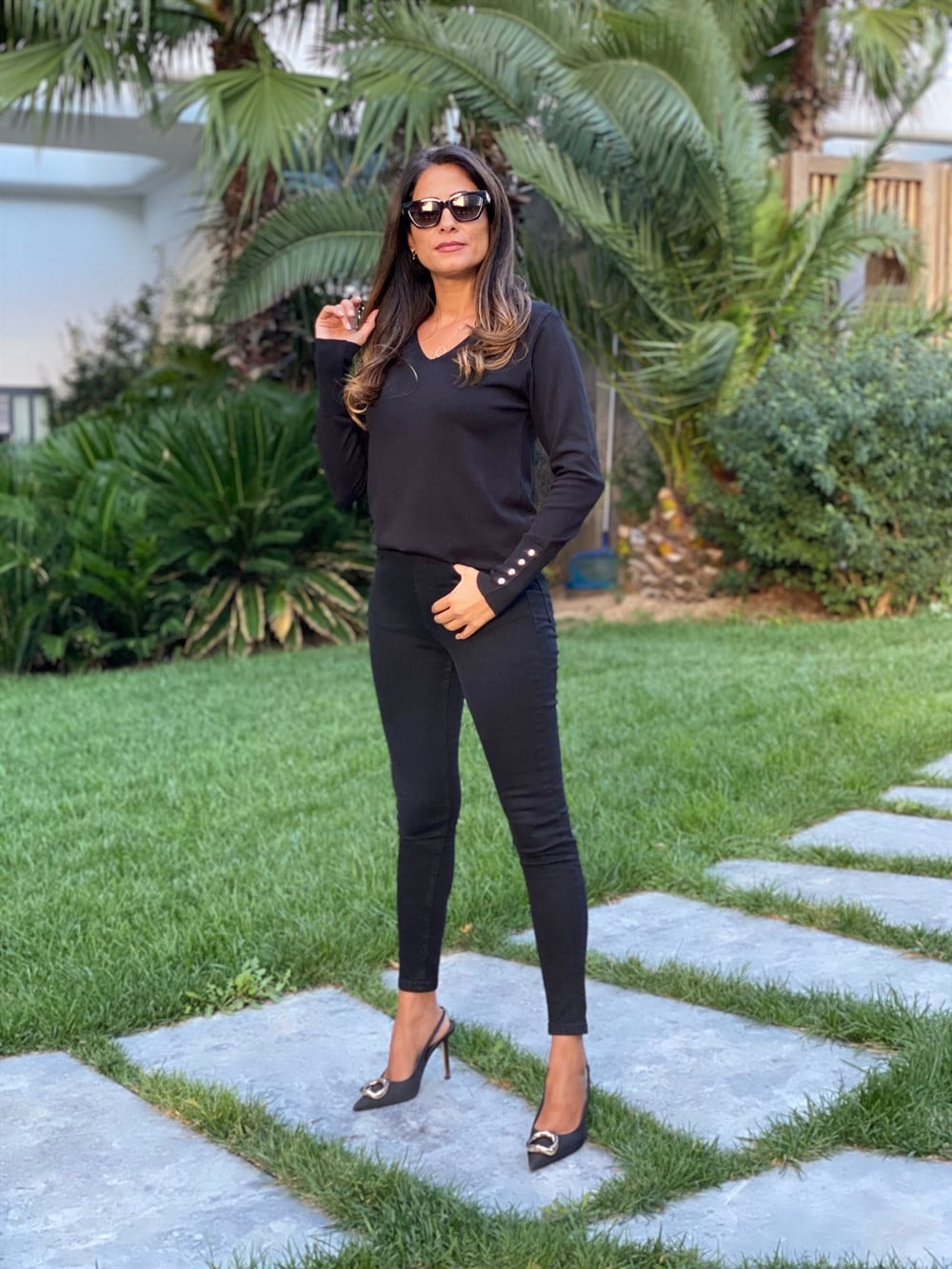 Siyah V Yaka Kol Düğme Detay Merserize Kadın Bluz