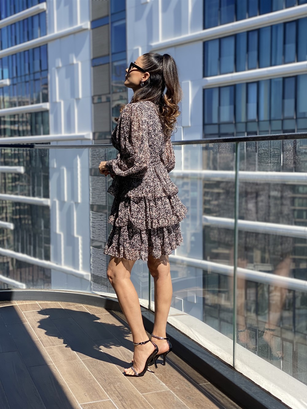 Siyah V Yaka Mini Kat Kat Şifon Elbise