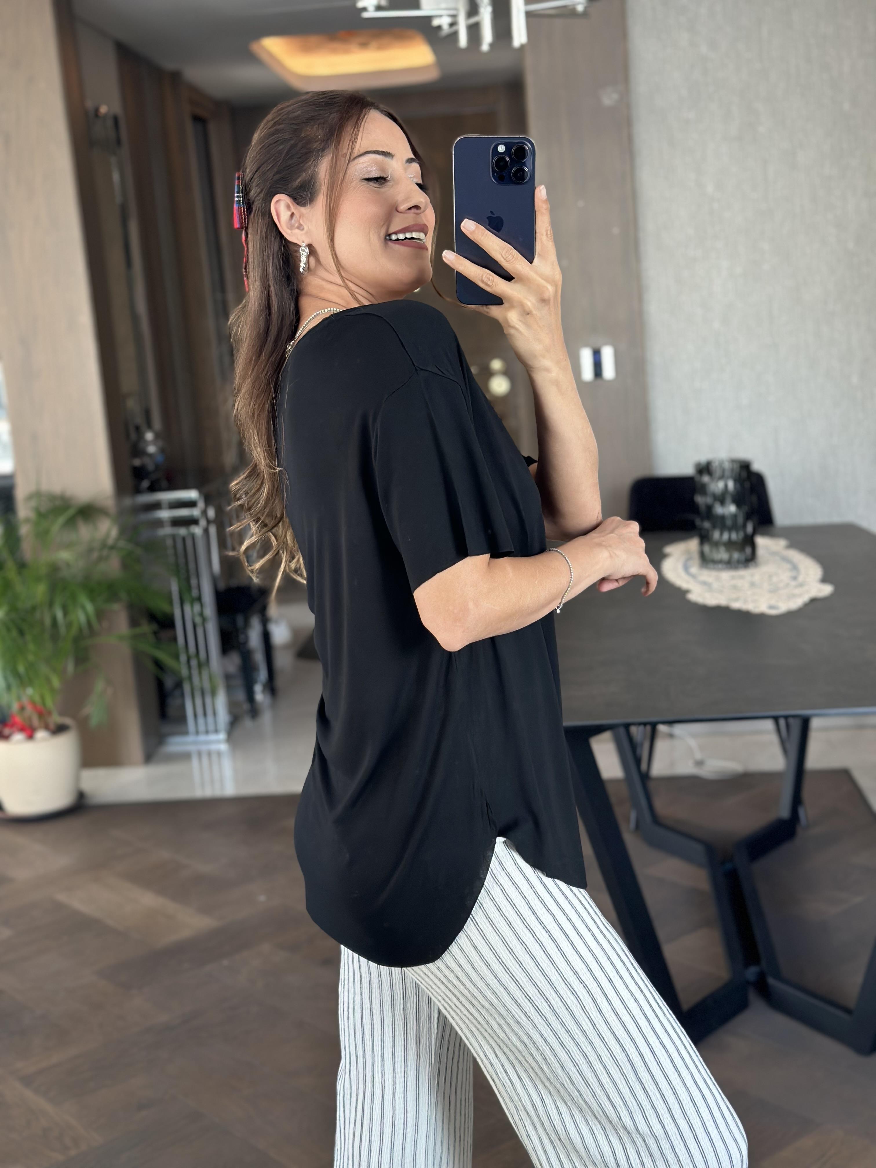 Siyah V Yaka Oysh Model Eteği Oval Kesim Kadın T-Shirt