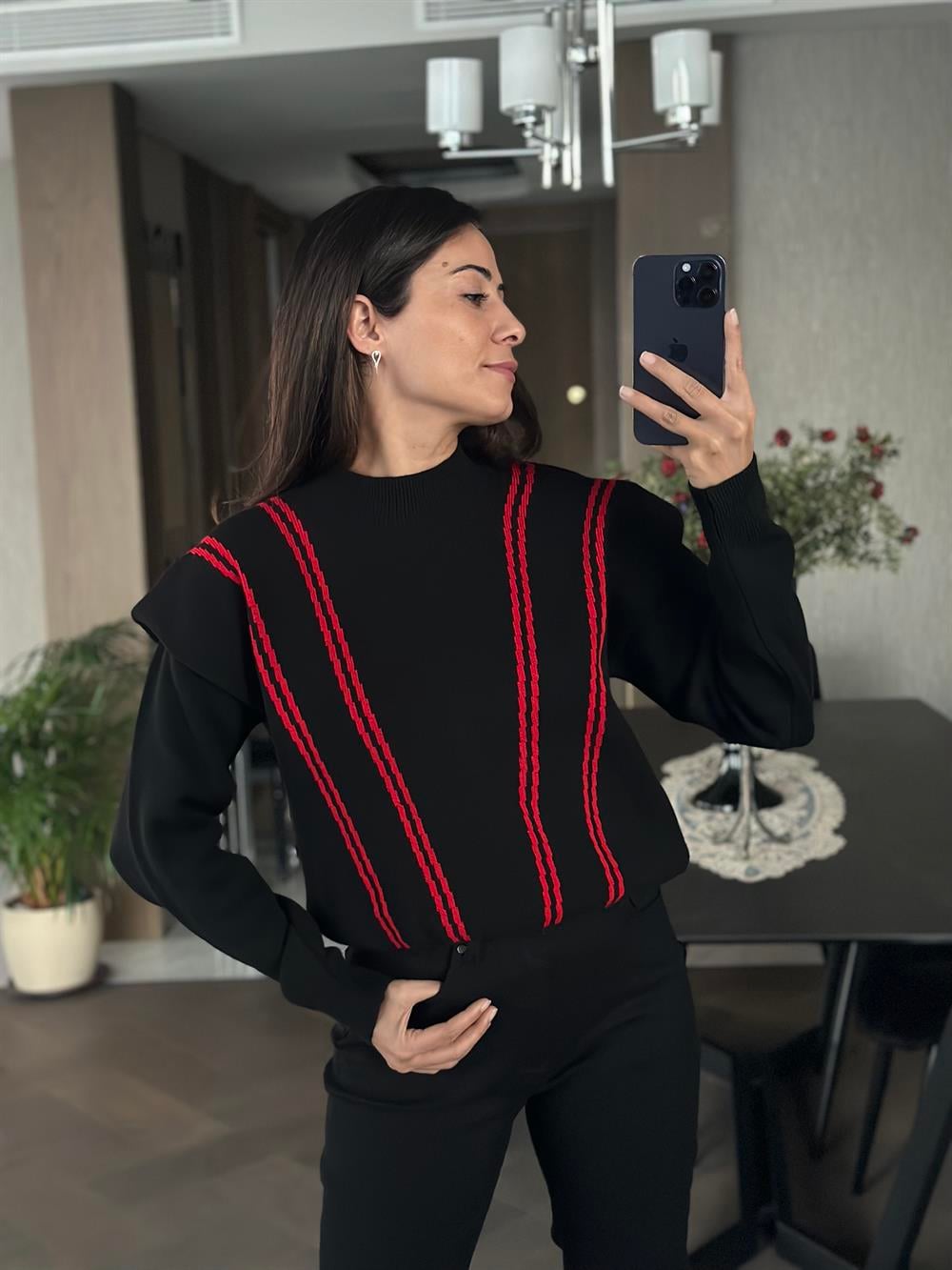 Siyah Vatka Görünümlü Şerit Detay Triko Kadın Kazak