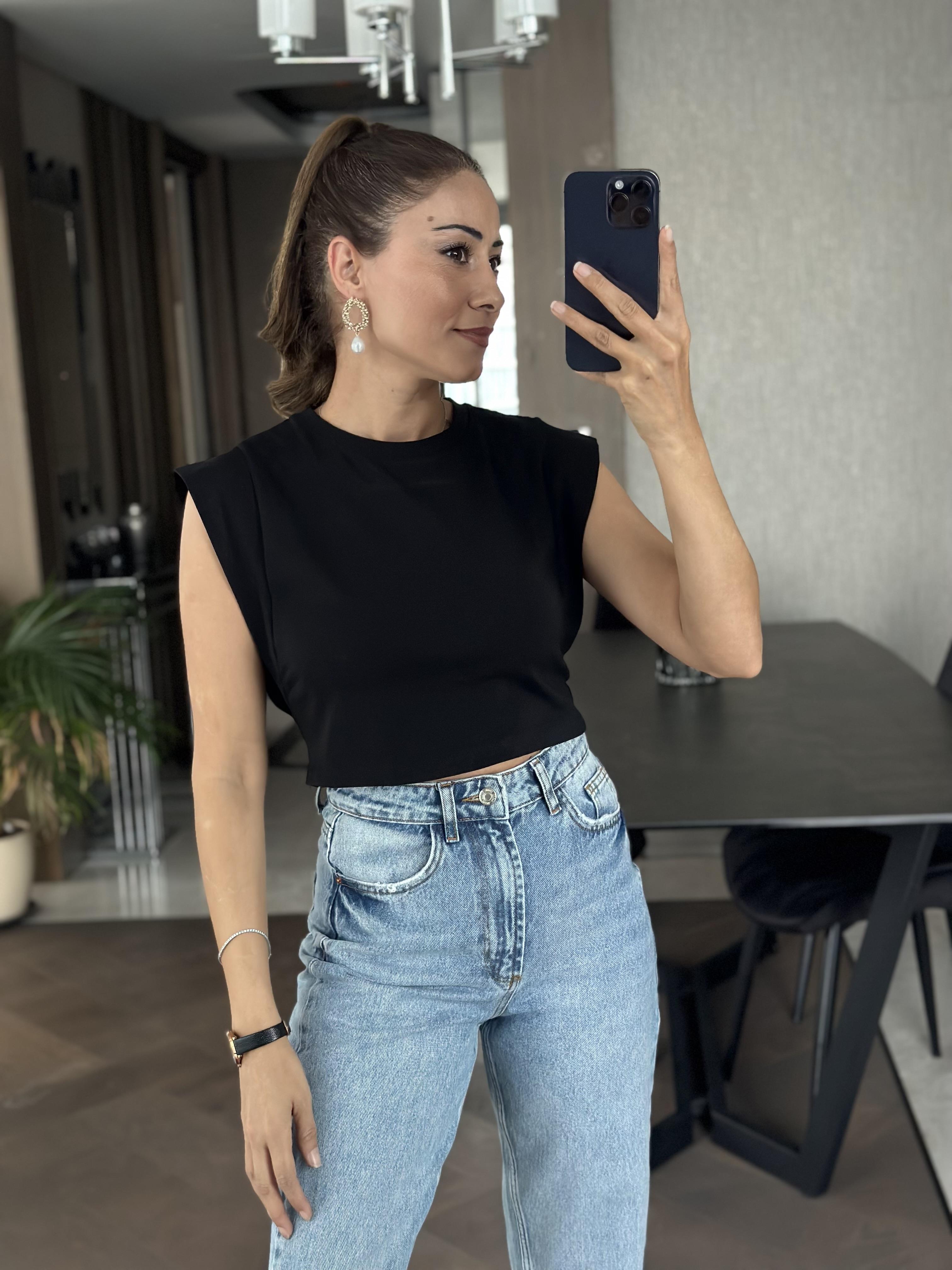 Siyah Vatka Görünümlü Sıfır Kol Kadın Crop Body