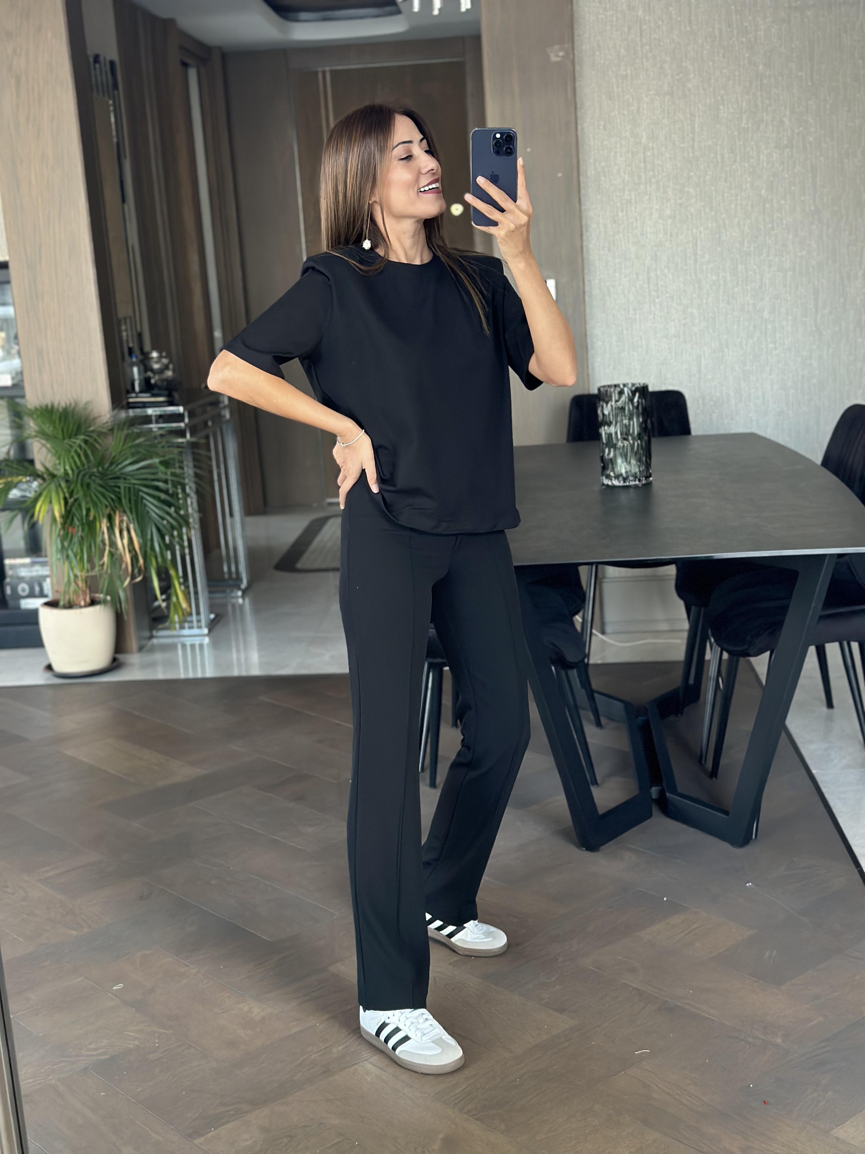 Siyah Vatkalı Basic Kısa Kol Kadın T-shirt