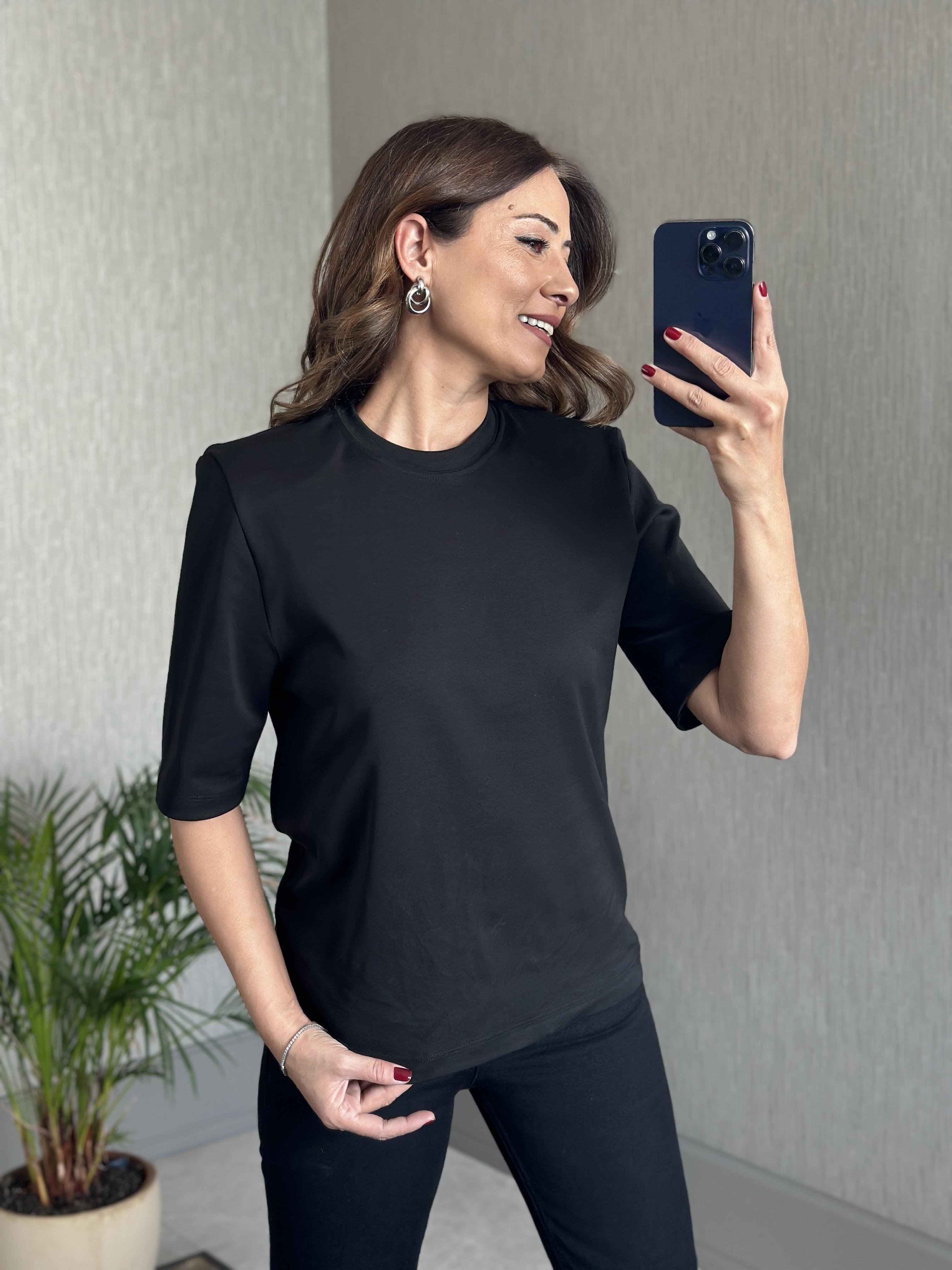 Siyah Vatkalı Kısa Kol Basic Kadın T-Shirt