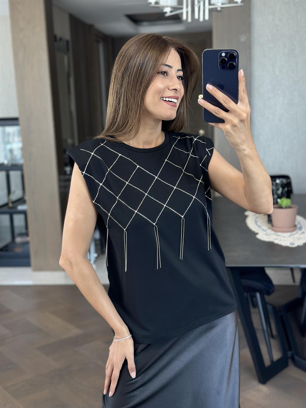 Siyah Vatkalı Önü Zincirli Bisiklet Yaka Kadın T-Shirt
