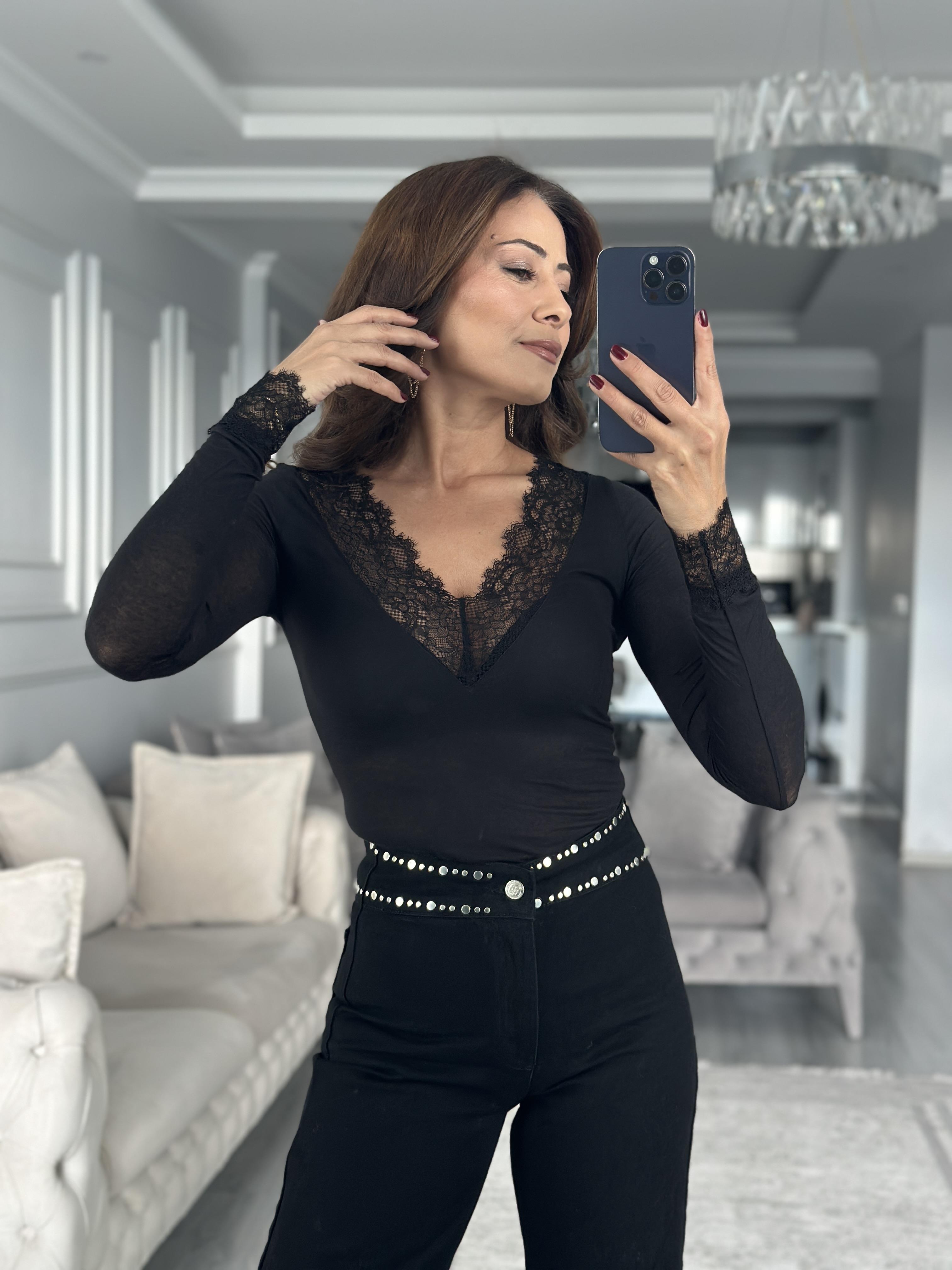 Siyah Yakası Dantelli Kaşmirli Kadın Bluz