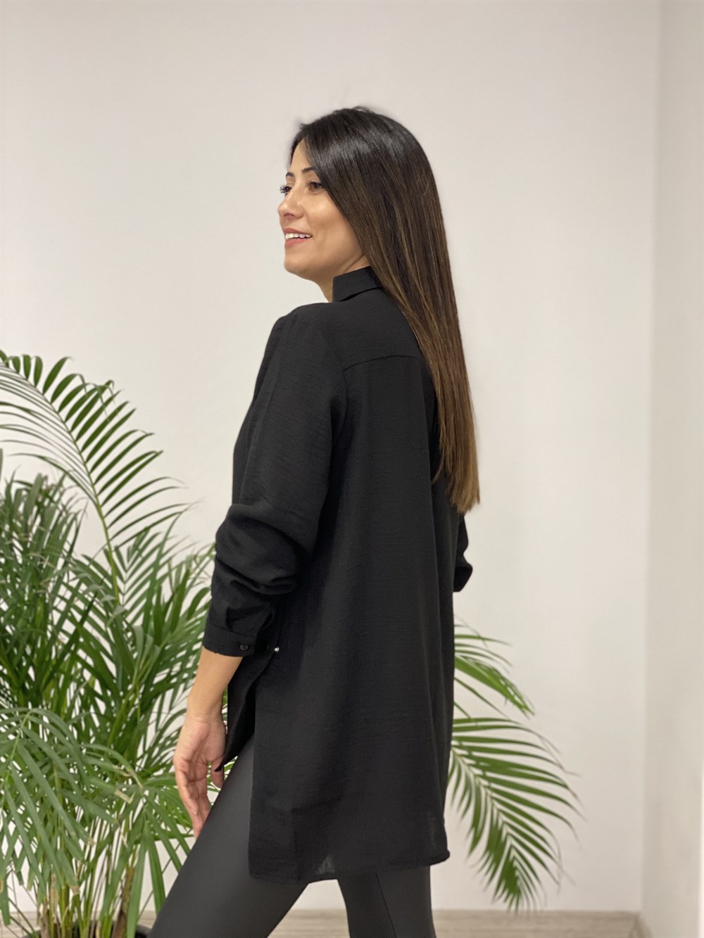 Siyah Yanları Çıtçıt Düğmeli Keten Aerobin Kadın Gömlek