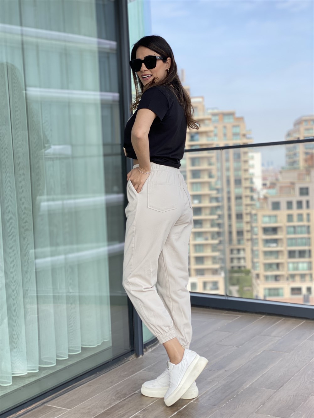 Siyah Zincir Kolyeli Pullu Ayıcık T-Shirt 