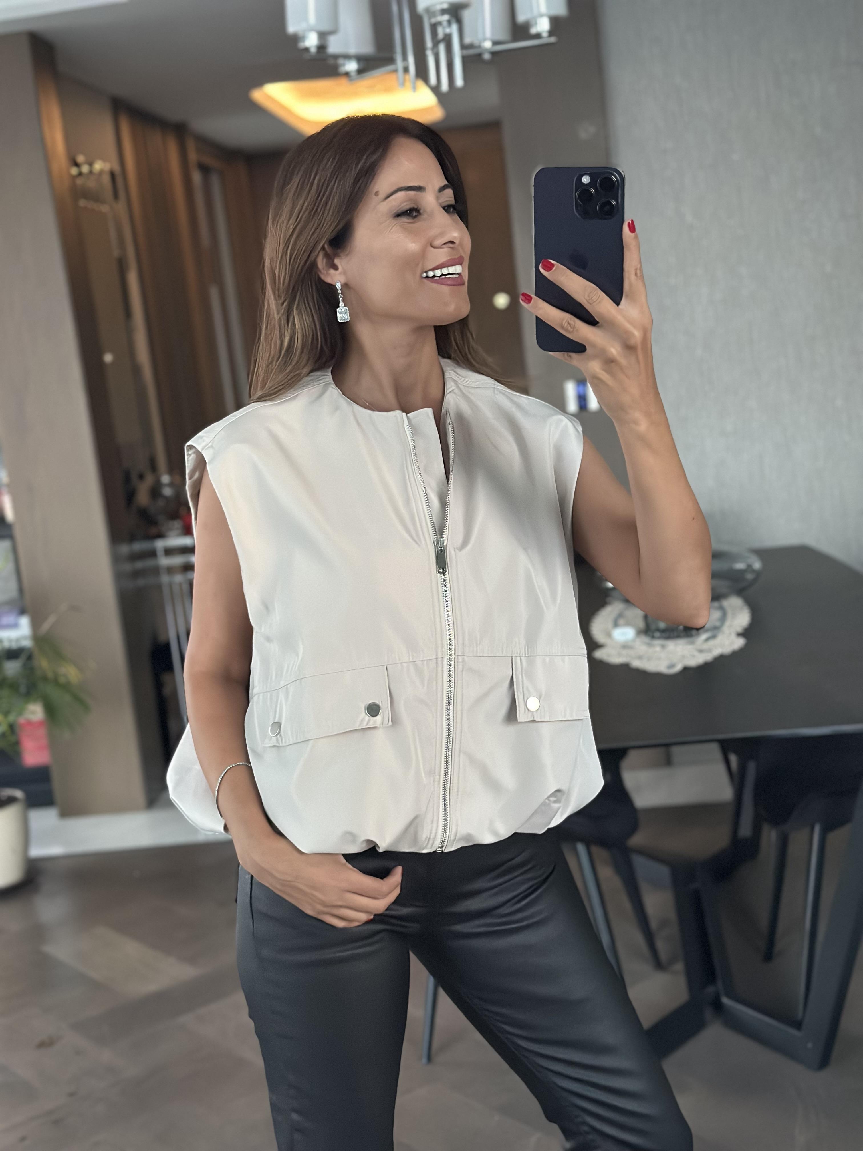 Taş Balon Model Sıfır Kol Fermuarlı Kadın Yelek