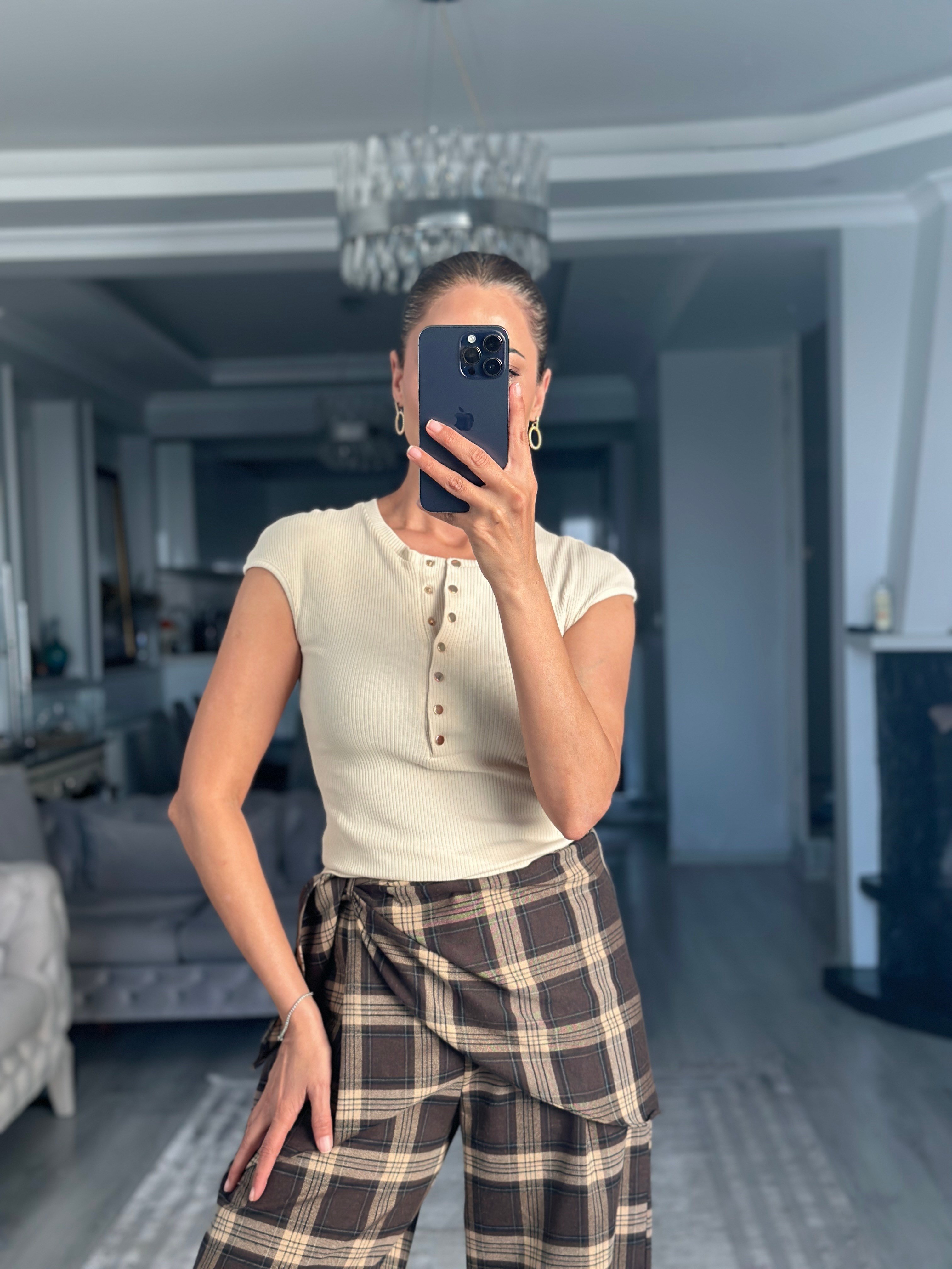 Taş Çıtçıt Düğmeli Kısa Kollu Top Kadın Body