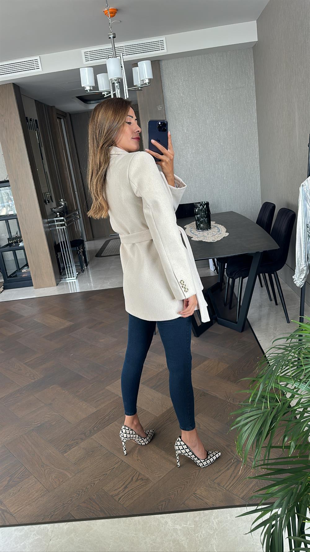 Taş Dokulu Kaşe İçi Astarlı Tek Düğmeli Kuşaklı Kadın Ceket