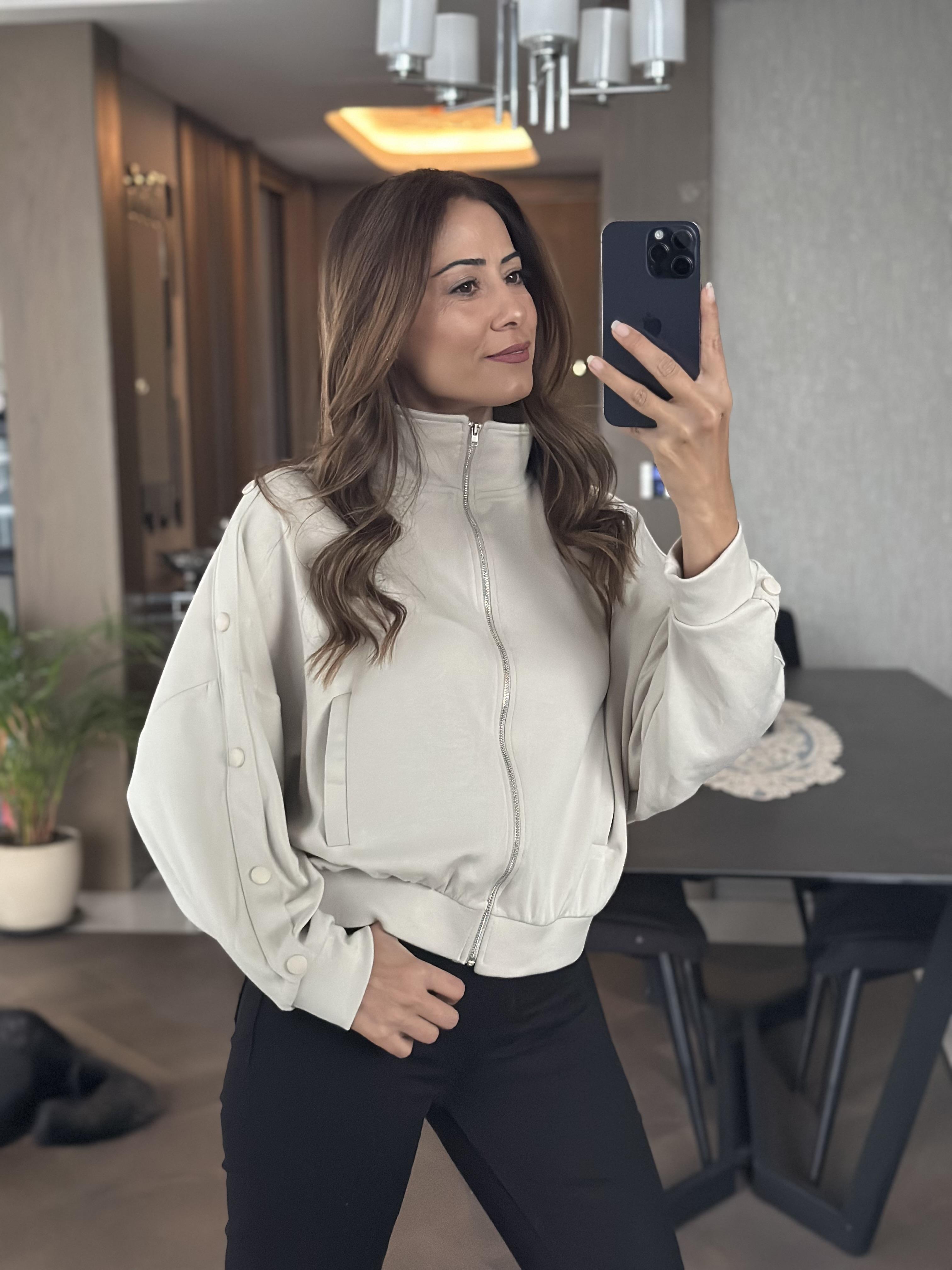 Taş Kolları Çıtçıt Detay Fermuarlı Cepli Kadın Sweatshirt