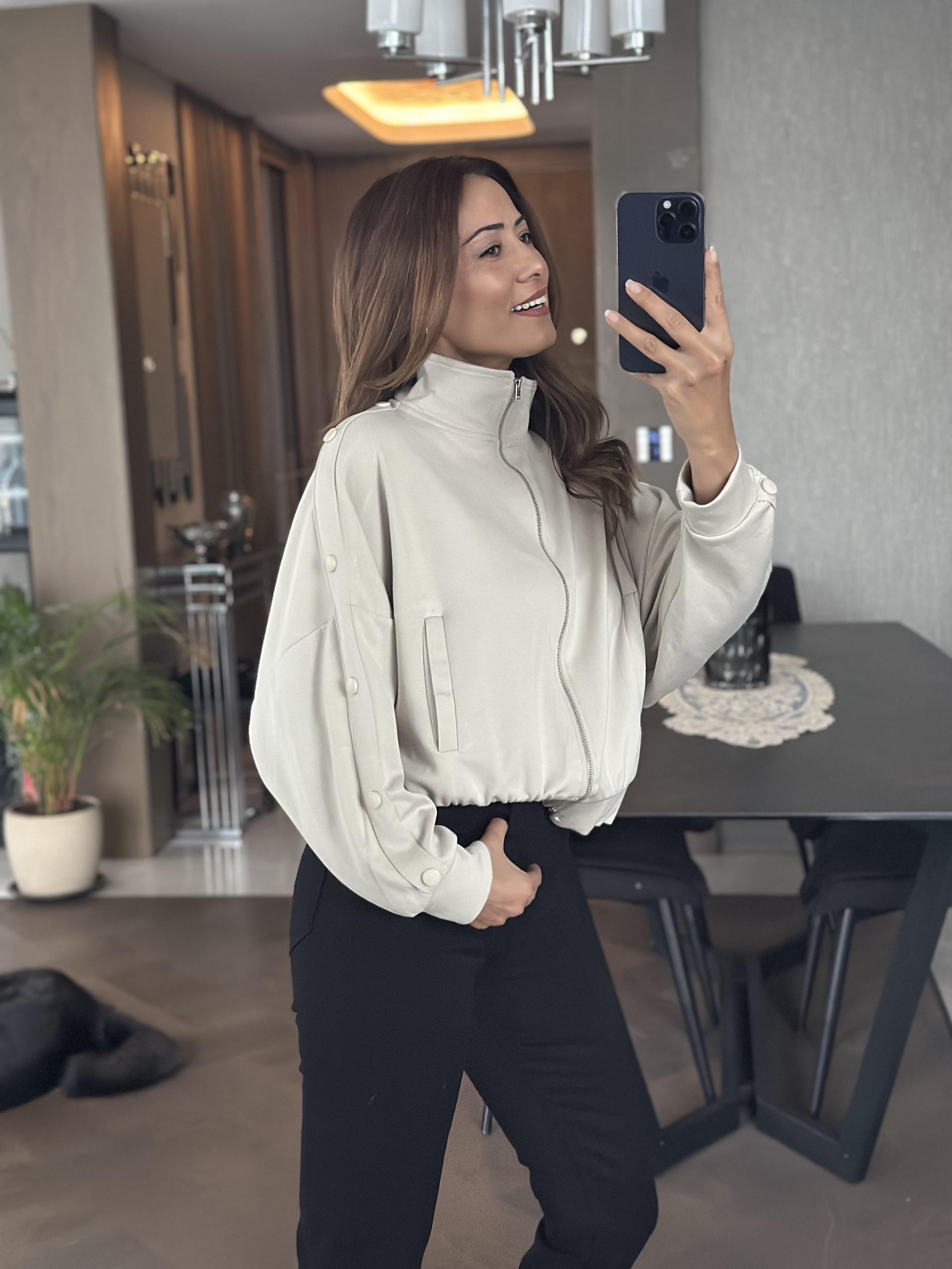 Taş Kolları Çıtçıt Detay Fermuarlı Cepli Kadın Sweatshirt
