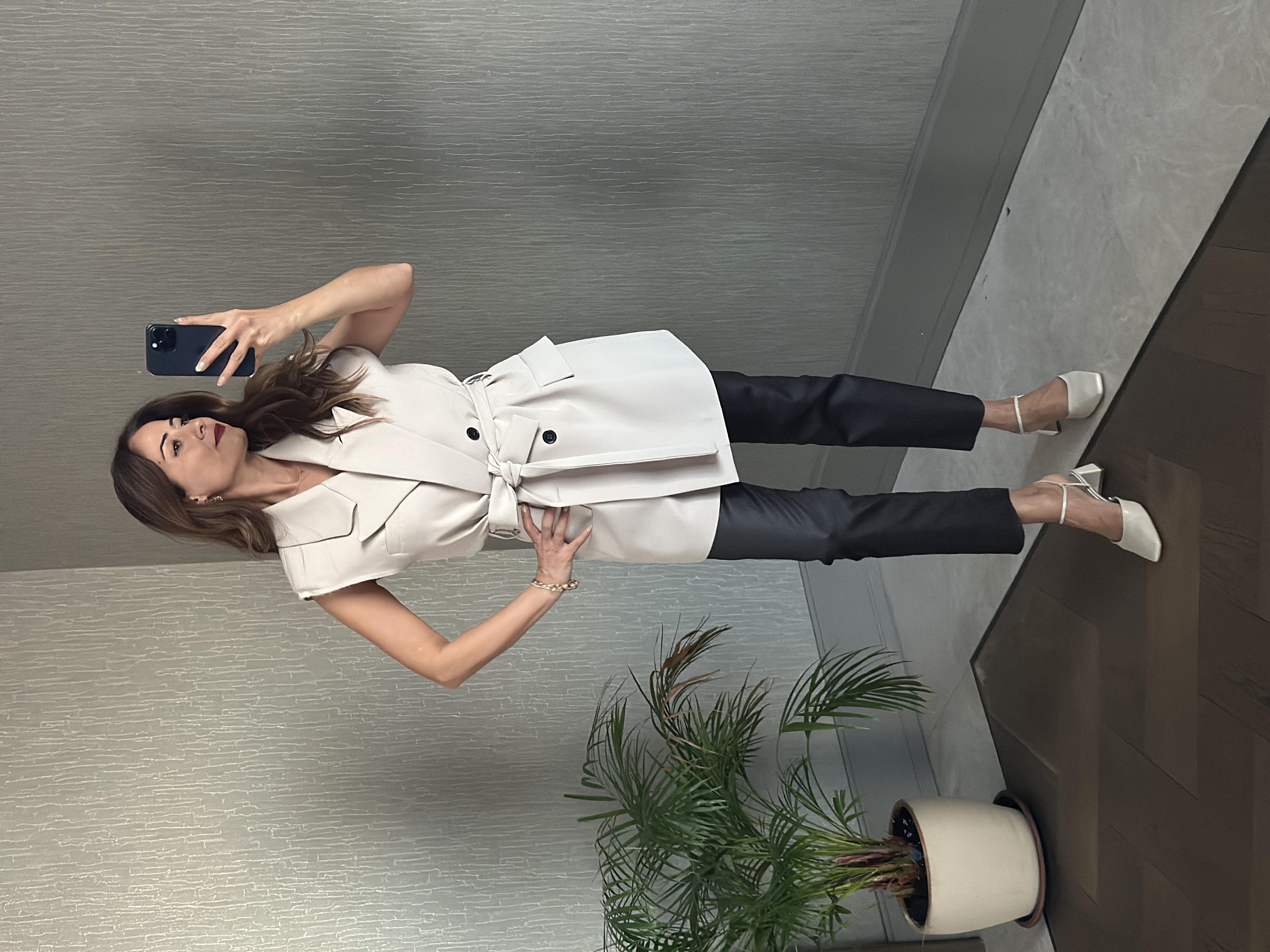 Taş Sıfır Kol Dört Düğmeli Kuşaklı Kadın Yelek