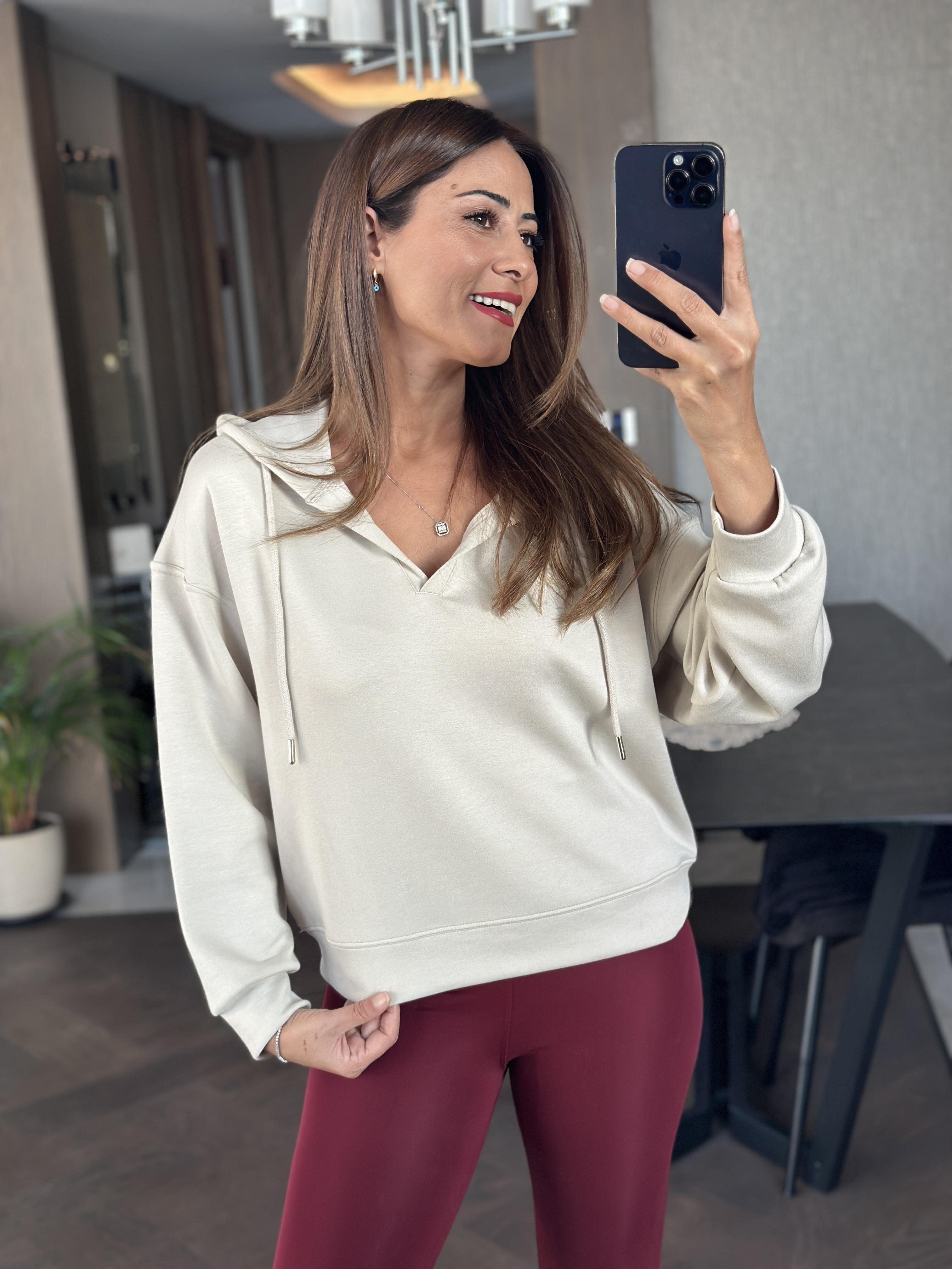 Taş V Yaka Kapüşonlu Oysh Model Kadın Sweatshirt