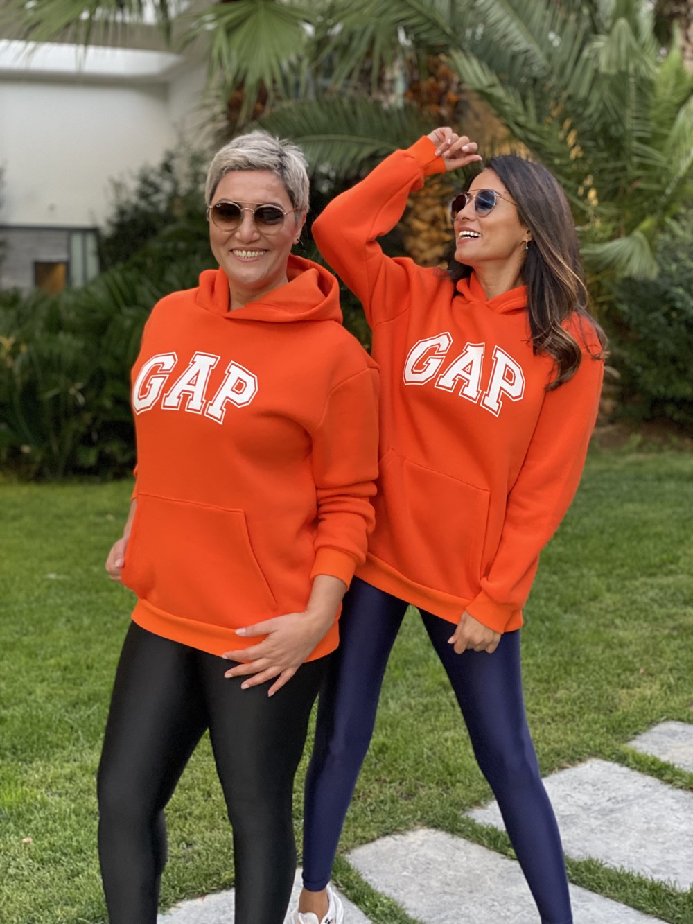 Turuncu Kapüşonlu Marka Baskılı Kadın Sweatshirt