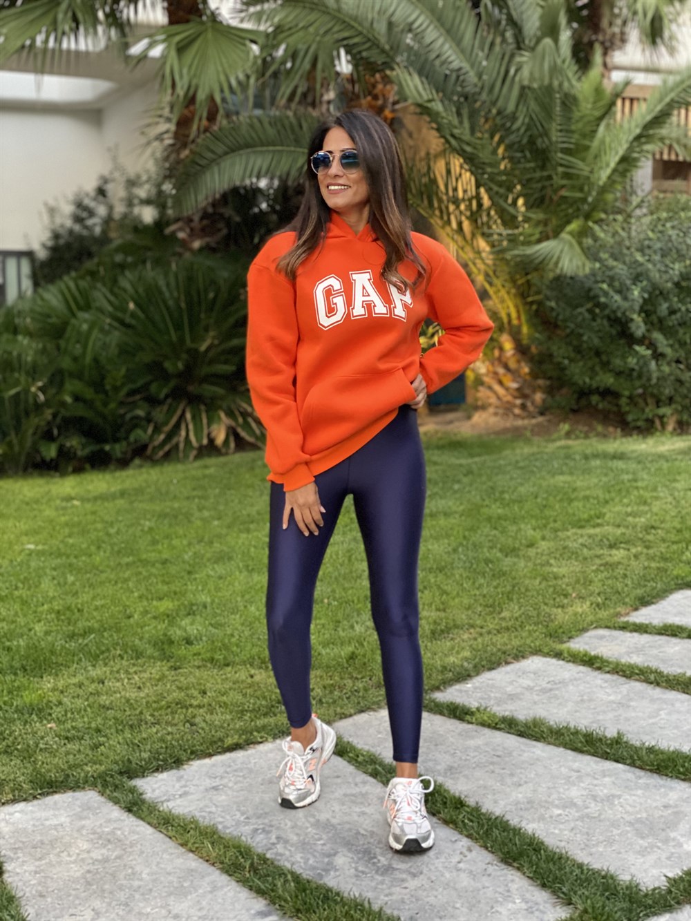 Turuncu Kapüşonlu Marka Baskılı Kadın Sweatshirt