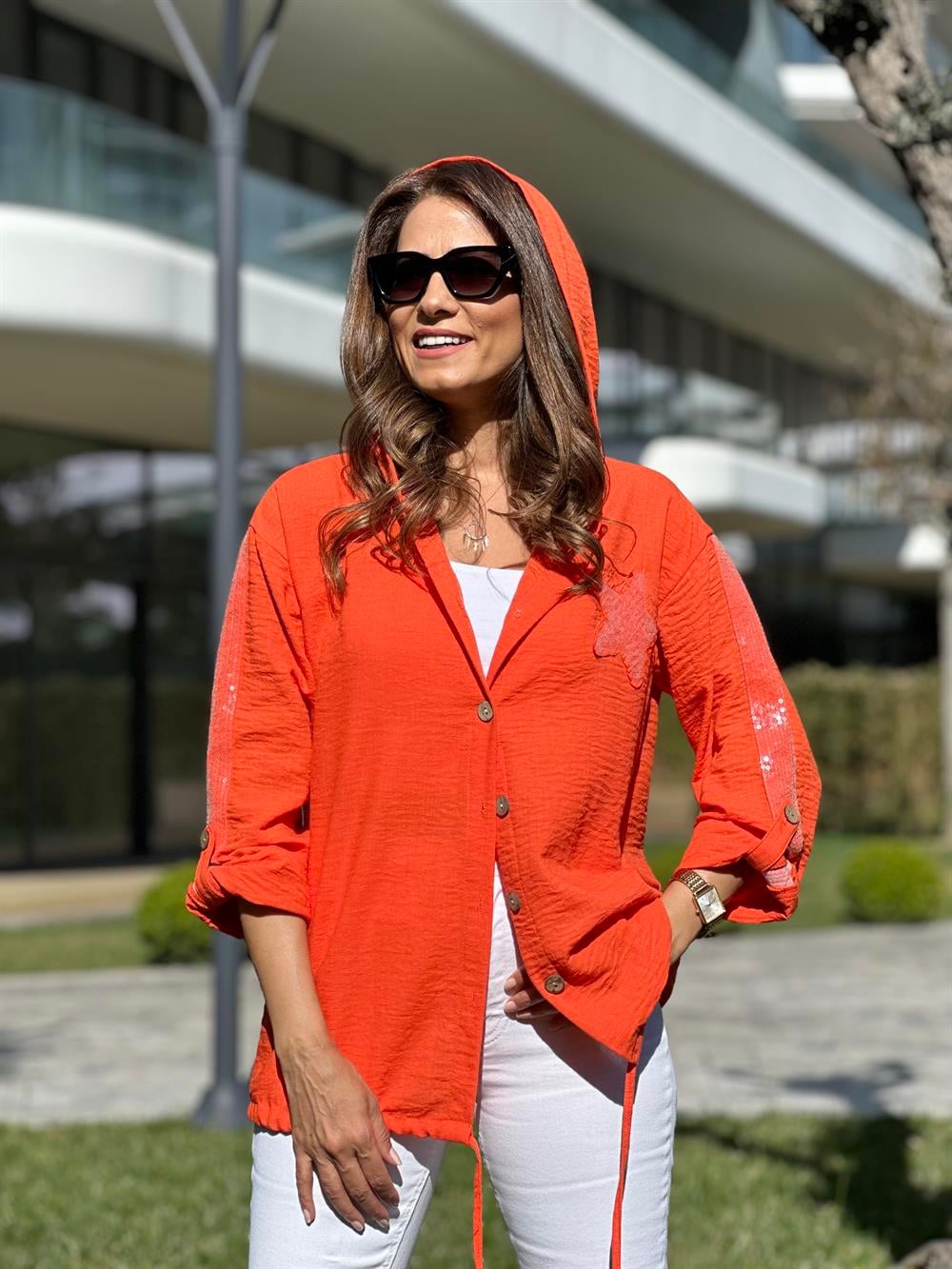 Turuncu Önü Yıldız İşlemeli Kapüşonlu Keten Aerobin Kadın Ceket