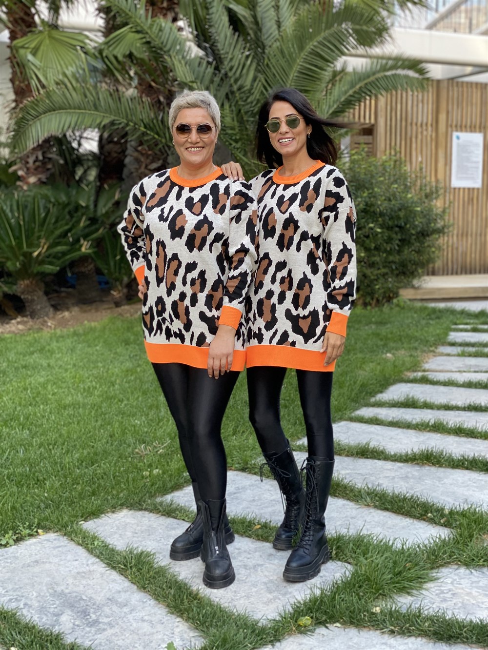 Turuncu Şerit Detay Leopar Kadın Kazak