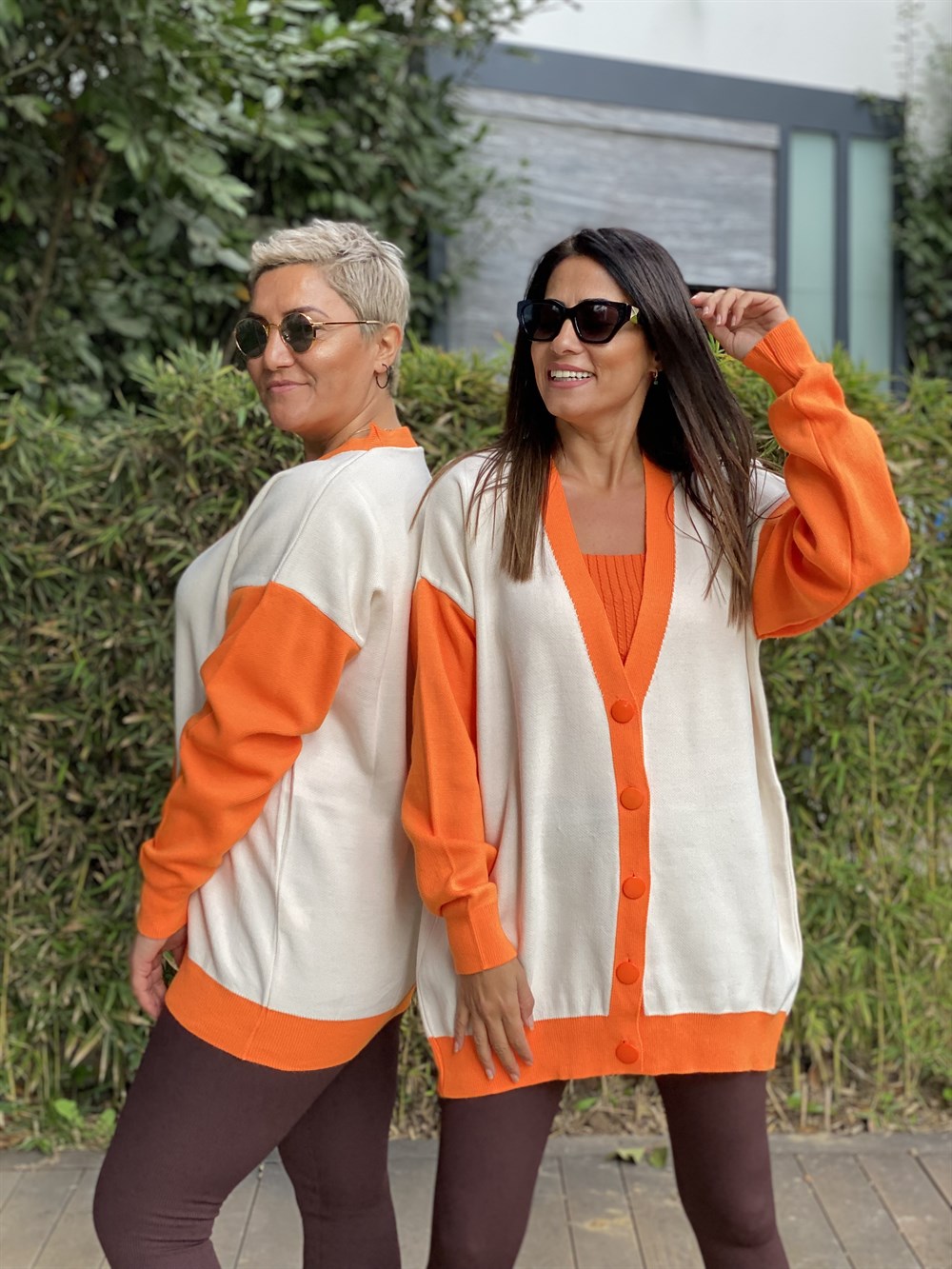 Turuncu Şerit Detaylı Düğmeli Kadın Hırka