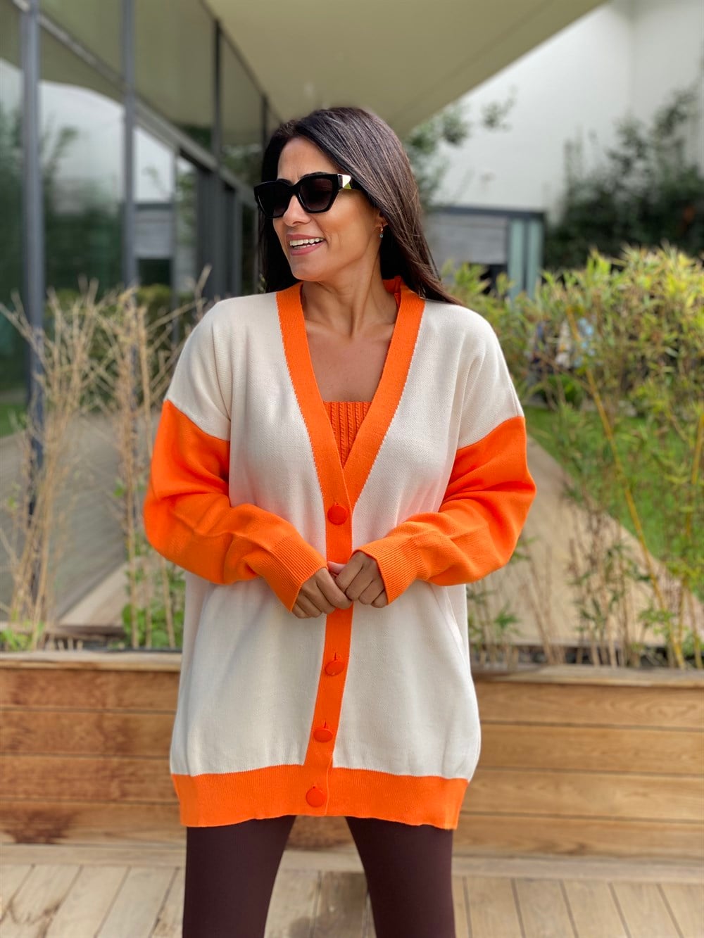 Turuncu Şerit Detaylı Düğmeli Kadın Hırka