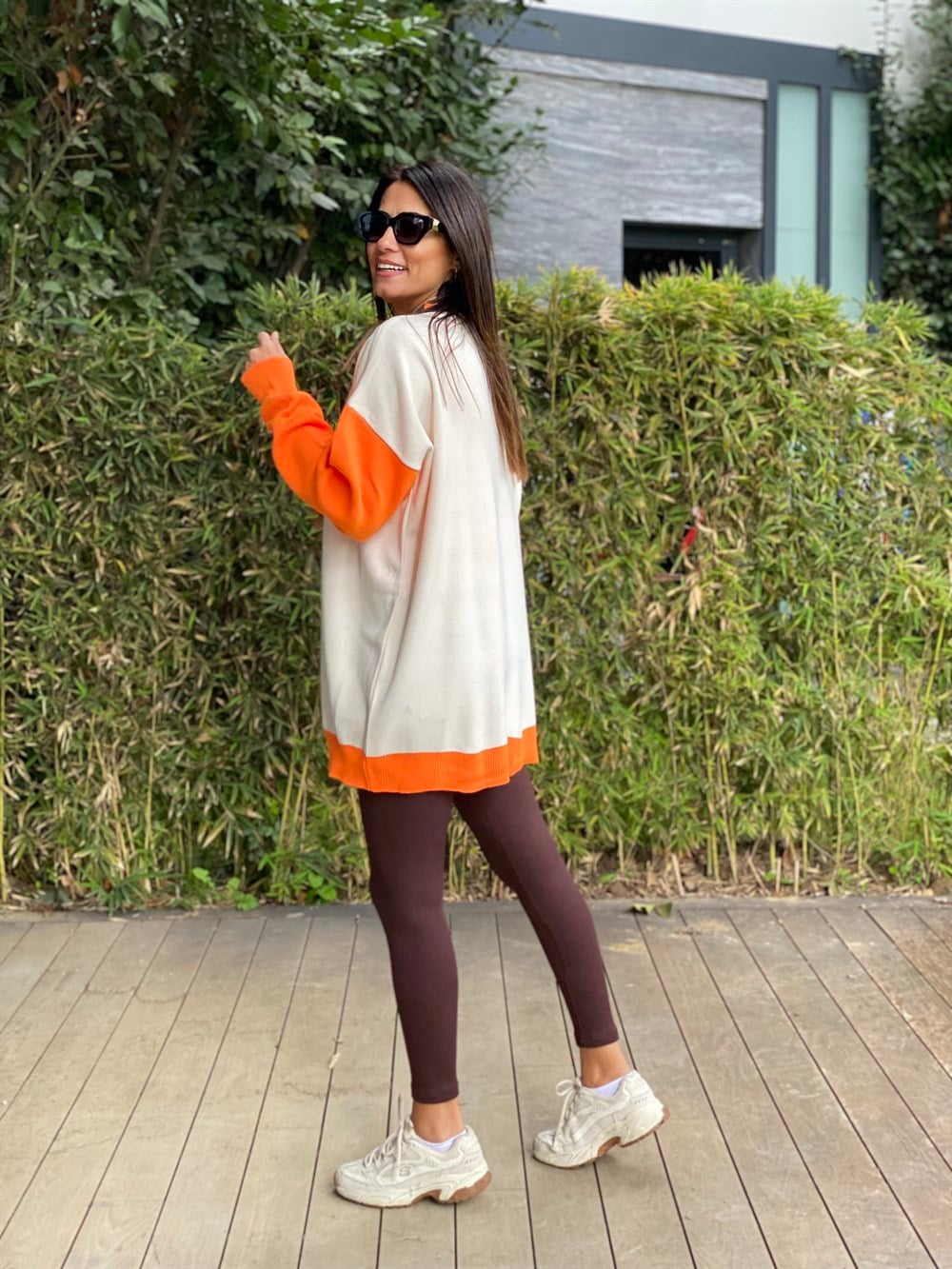 Turuncu Şerit Detaylı Düğmeli Kadın Hırka