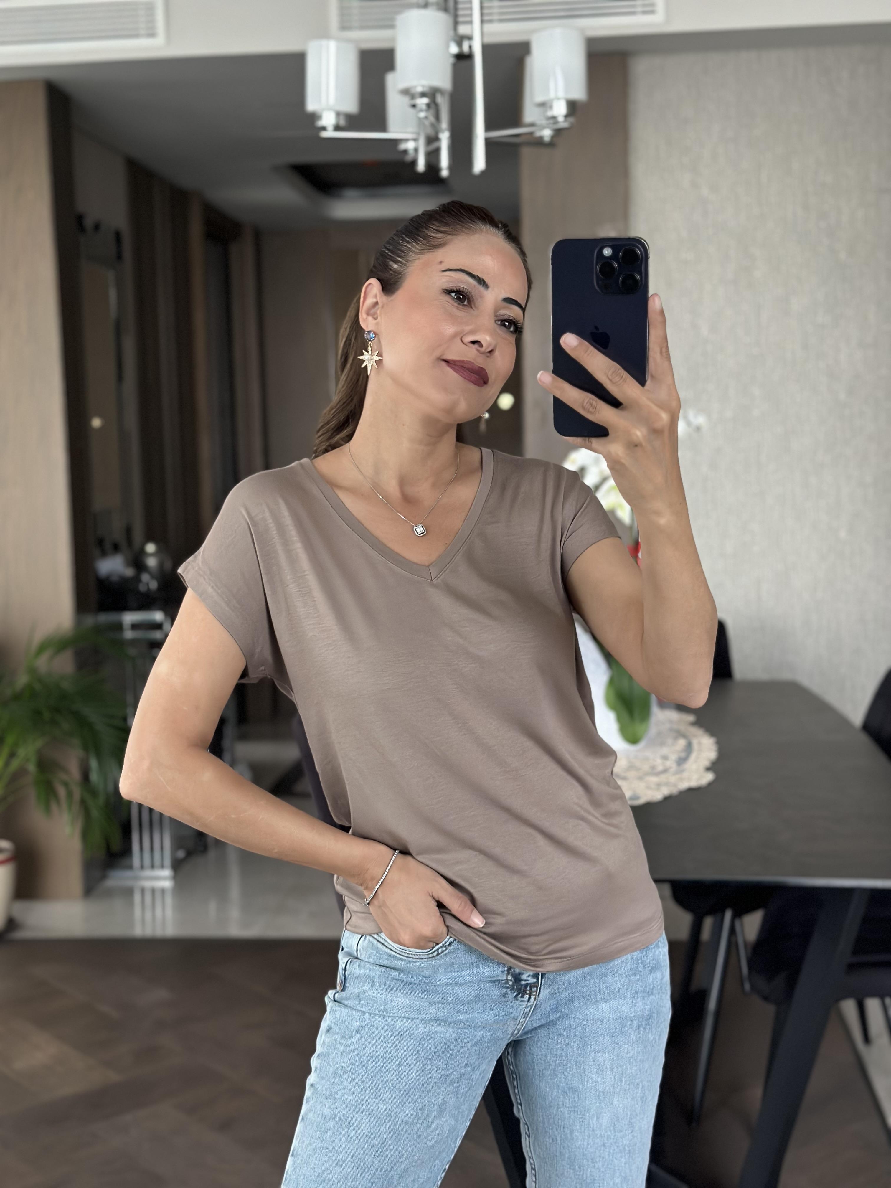 Vizon V Yaka Kısa Yarasa Kol Basic Kadın T-Shirt