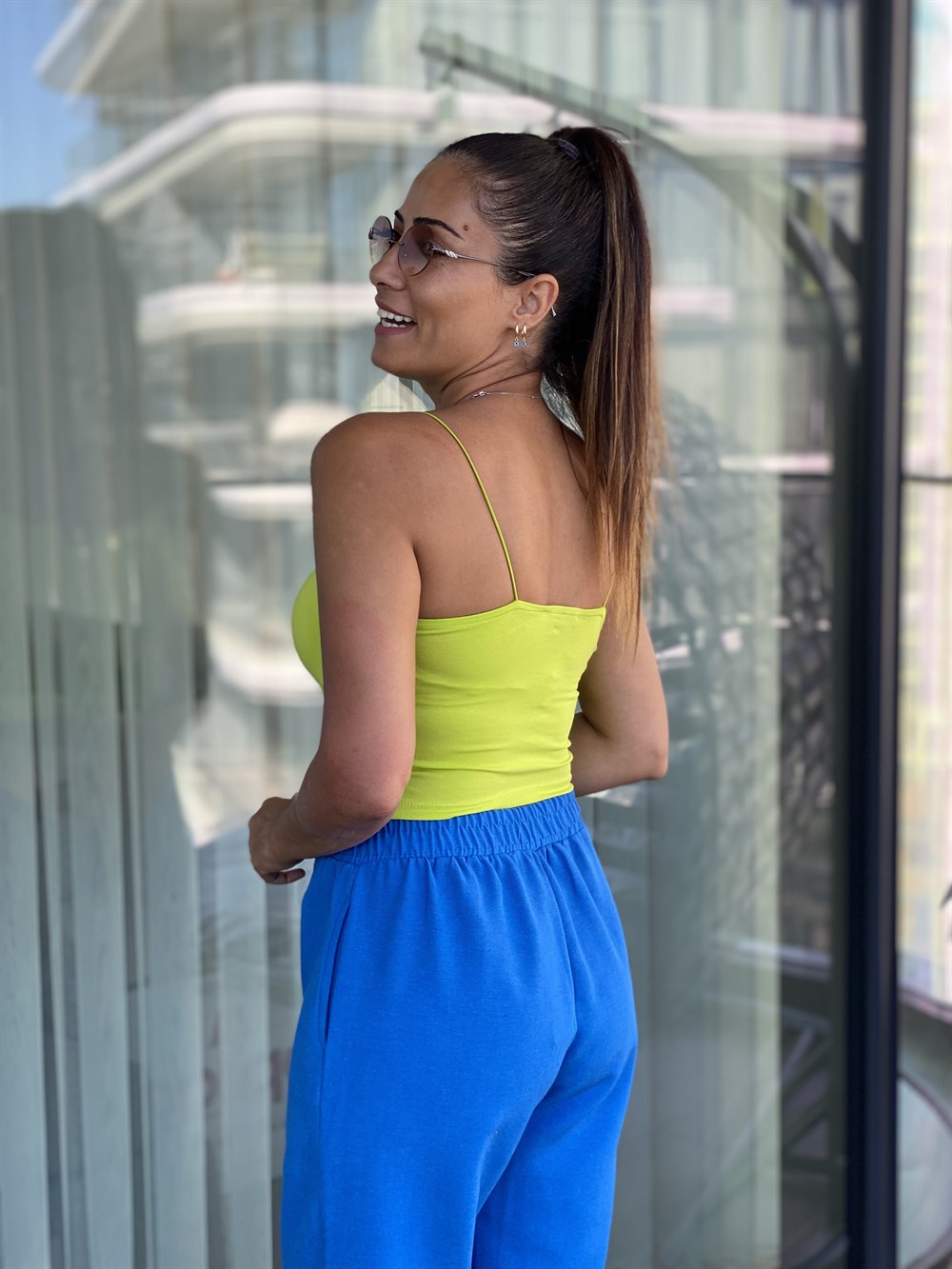 Yağ Yeşili Önü V Dekolteli İp Askılı Kadın Crop