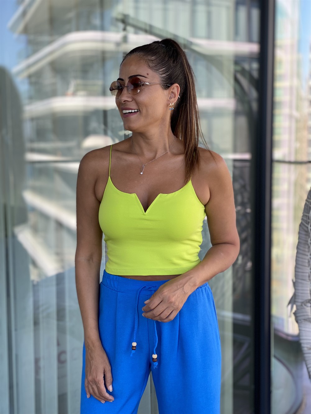 Yağ Yeşili Önü V Dekolteli İp Askılı Kadın Crop