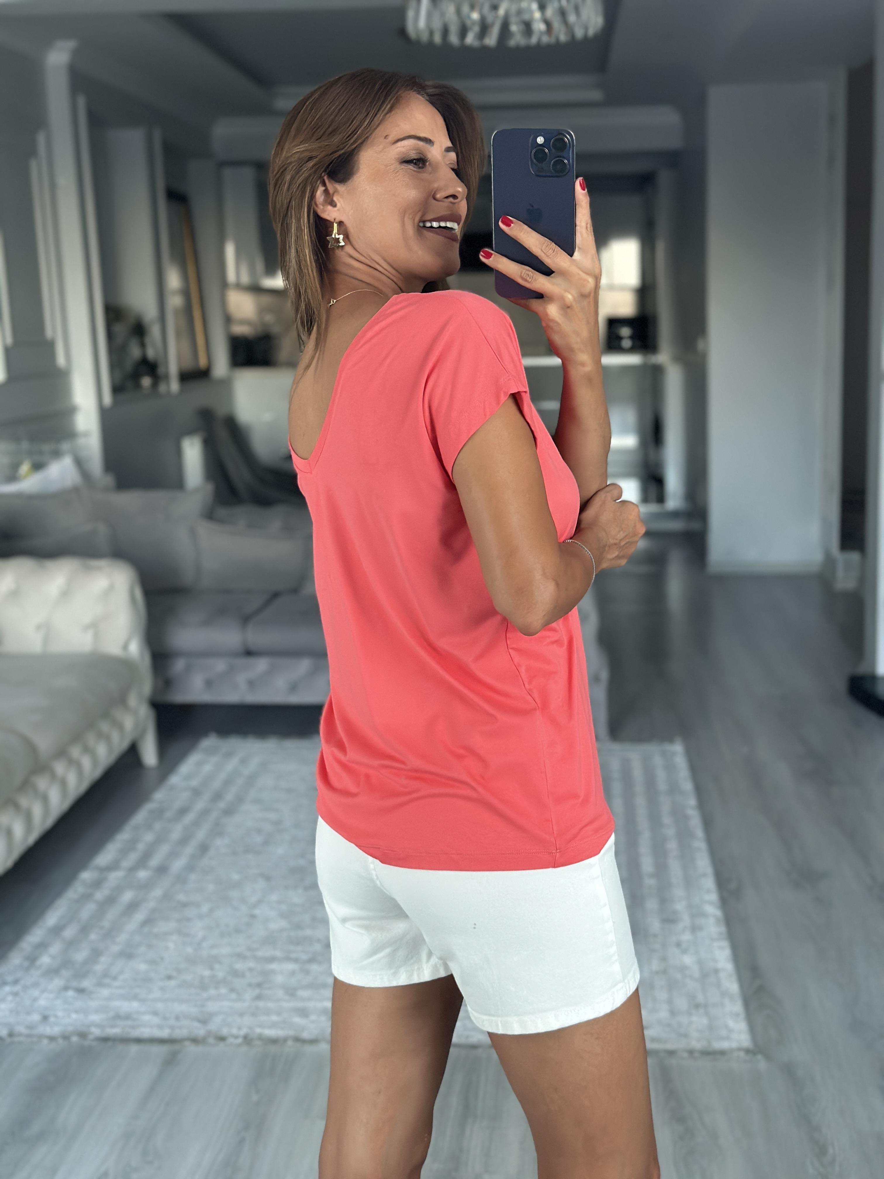 Yavruağzı Ön Arka V Yaka Kısa Yarasa Kol Kadın T-Shirt