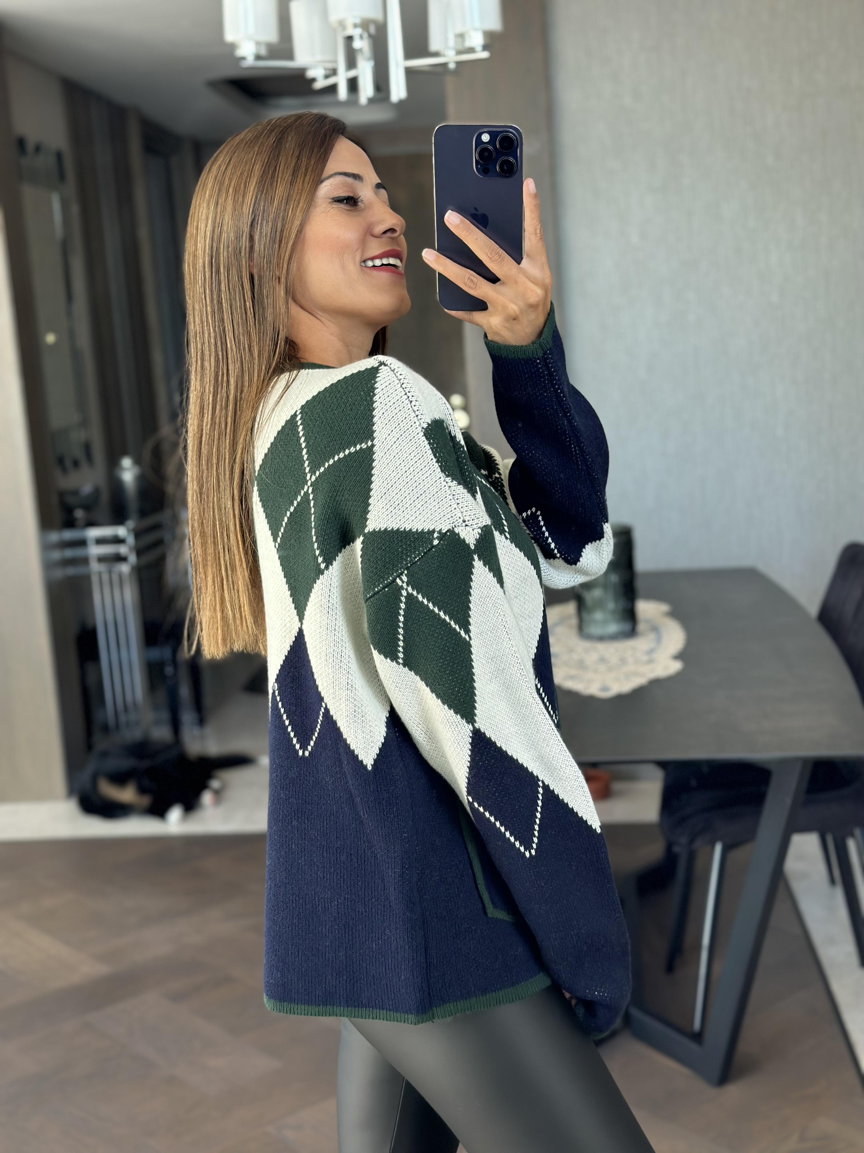 Yeşil Lacivert Baklava Desen Cepli Kadın Hırka