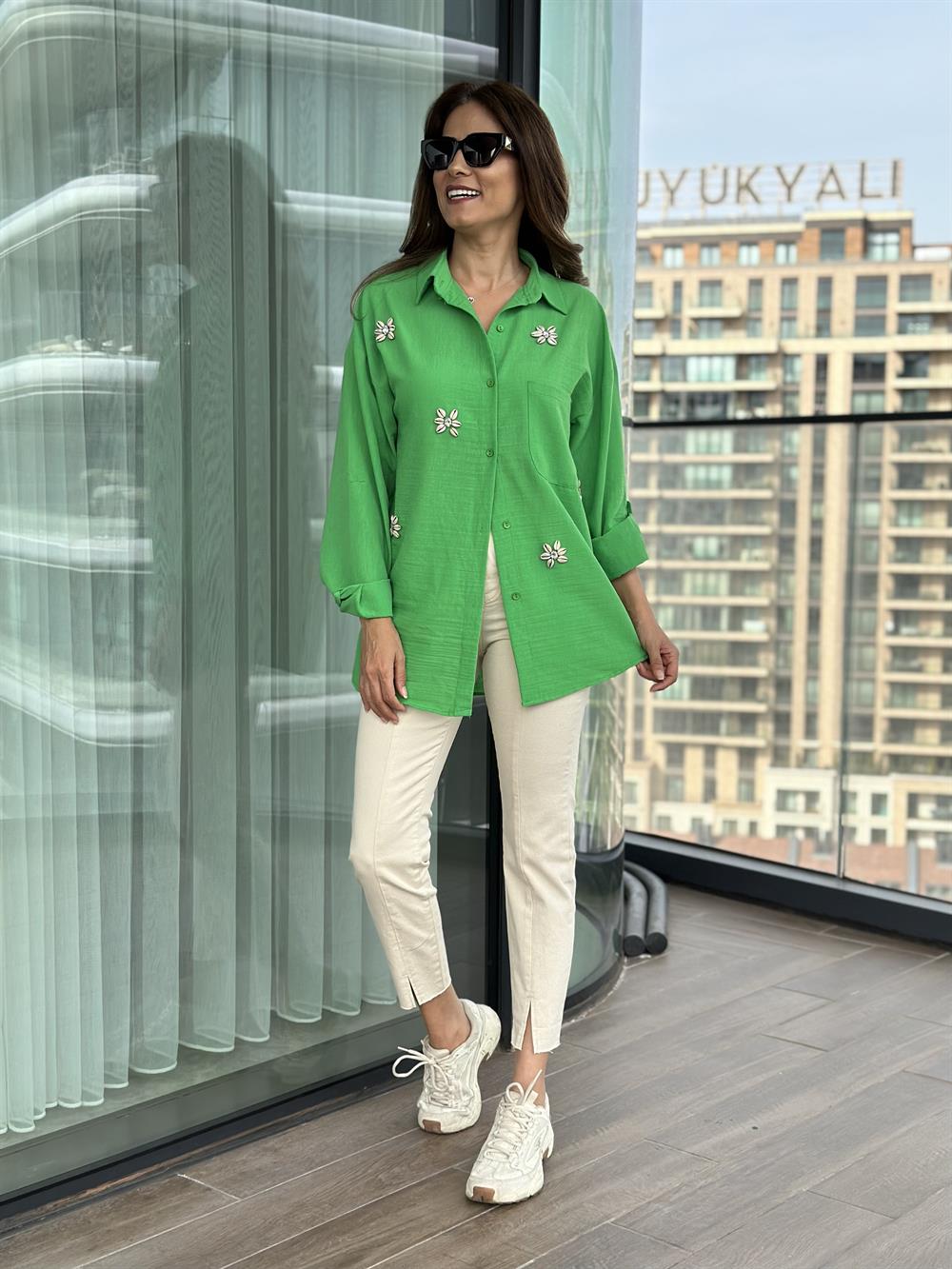 Yeşil Midye İşlemeli Keten Aerobin Kadın Gömlek