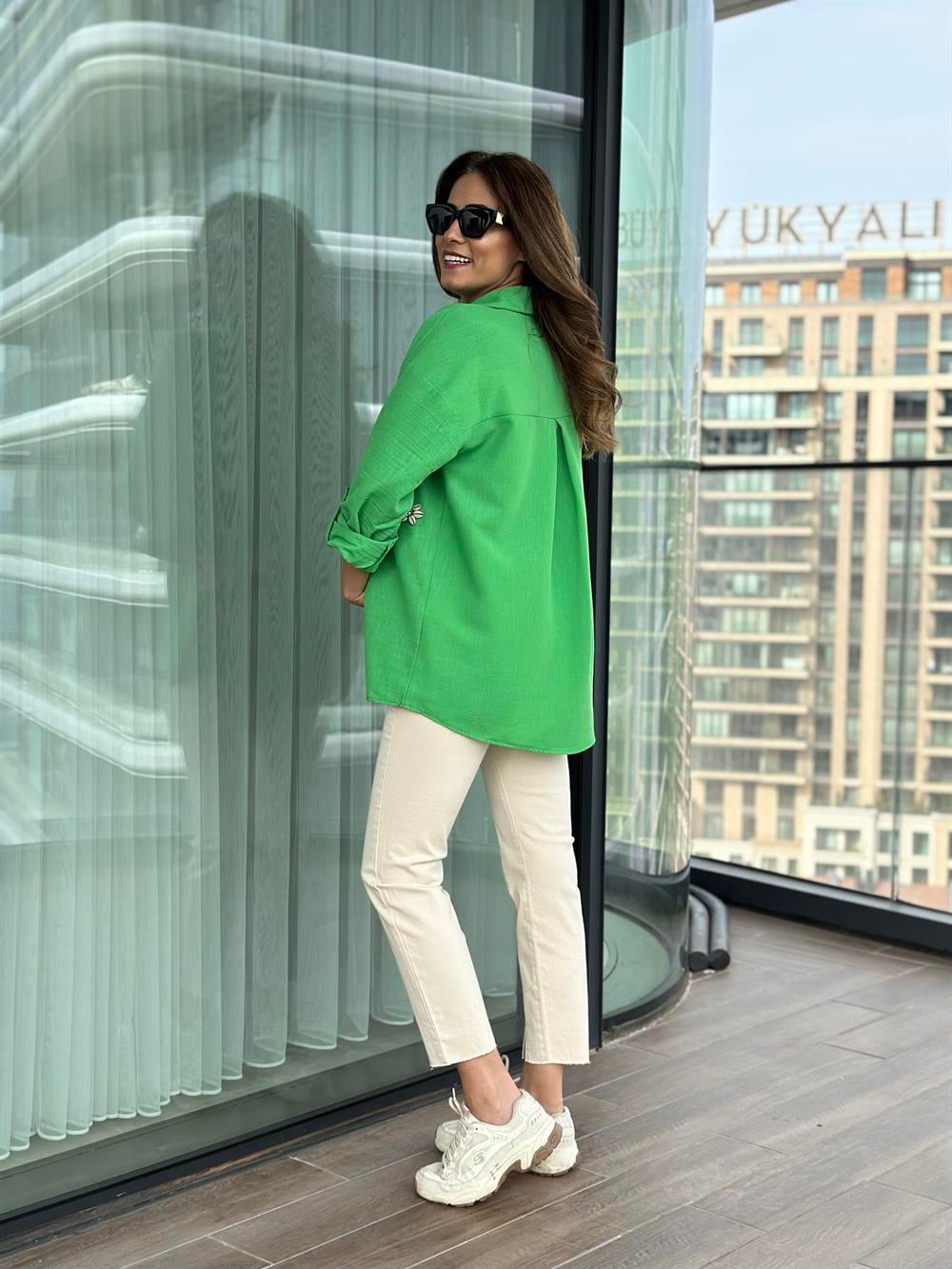 Yeşil Midye İşlemeli Keten Aerobin Kadın Gömlek