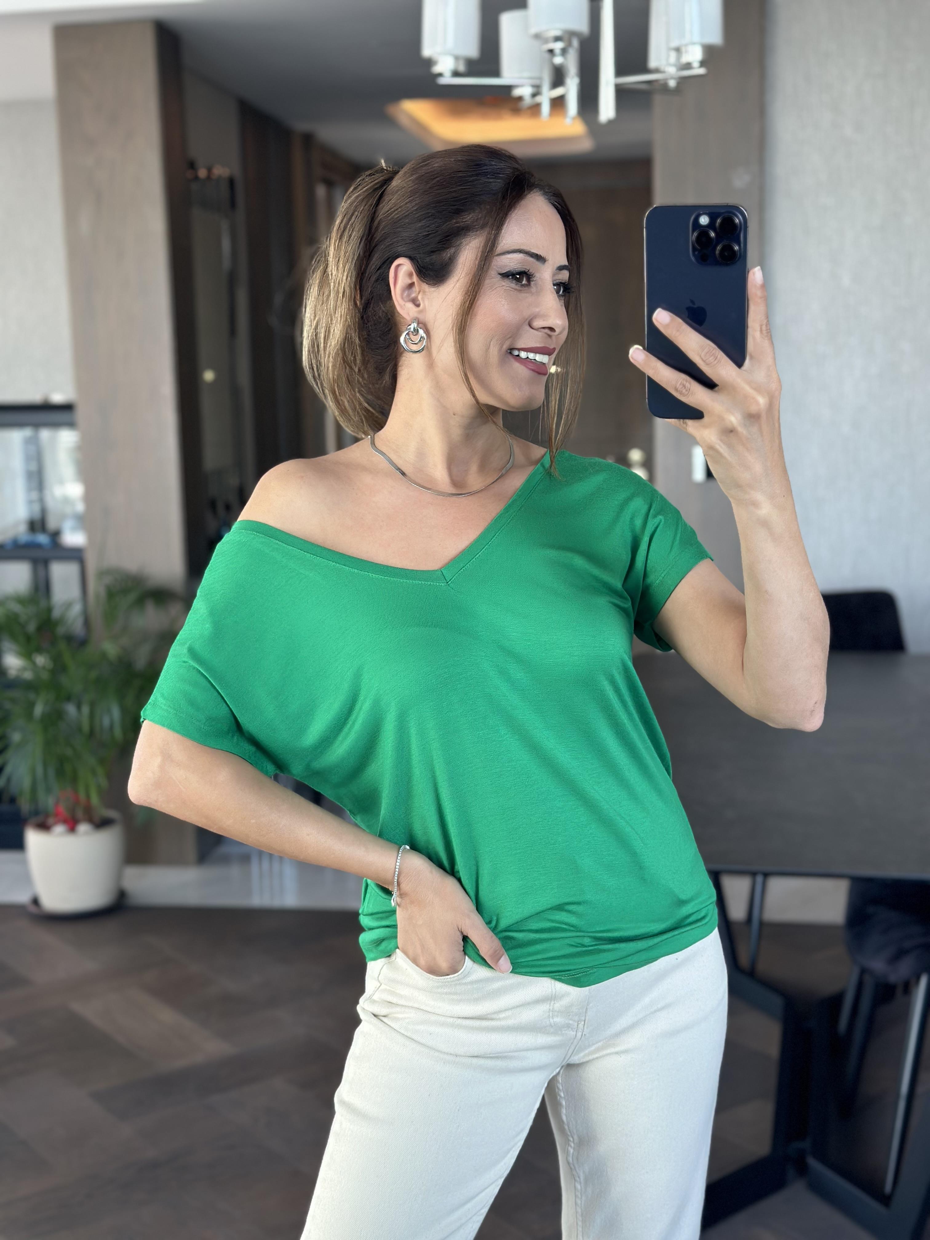 Yeşil Ön Arka V Yaka Kısa Yarasa Kol Kadın T-Shirt