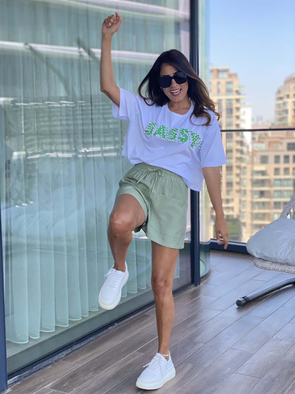 Yeşil Sassy Boncuk Detaylı Kadın T-Shirt