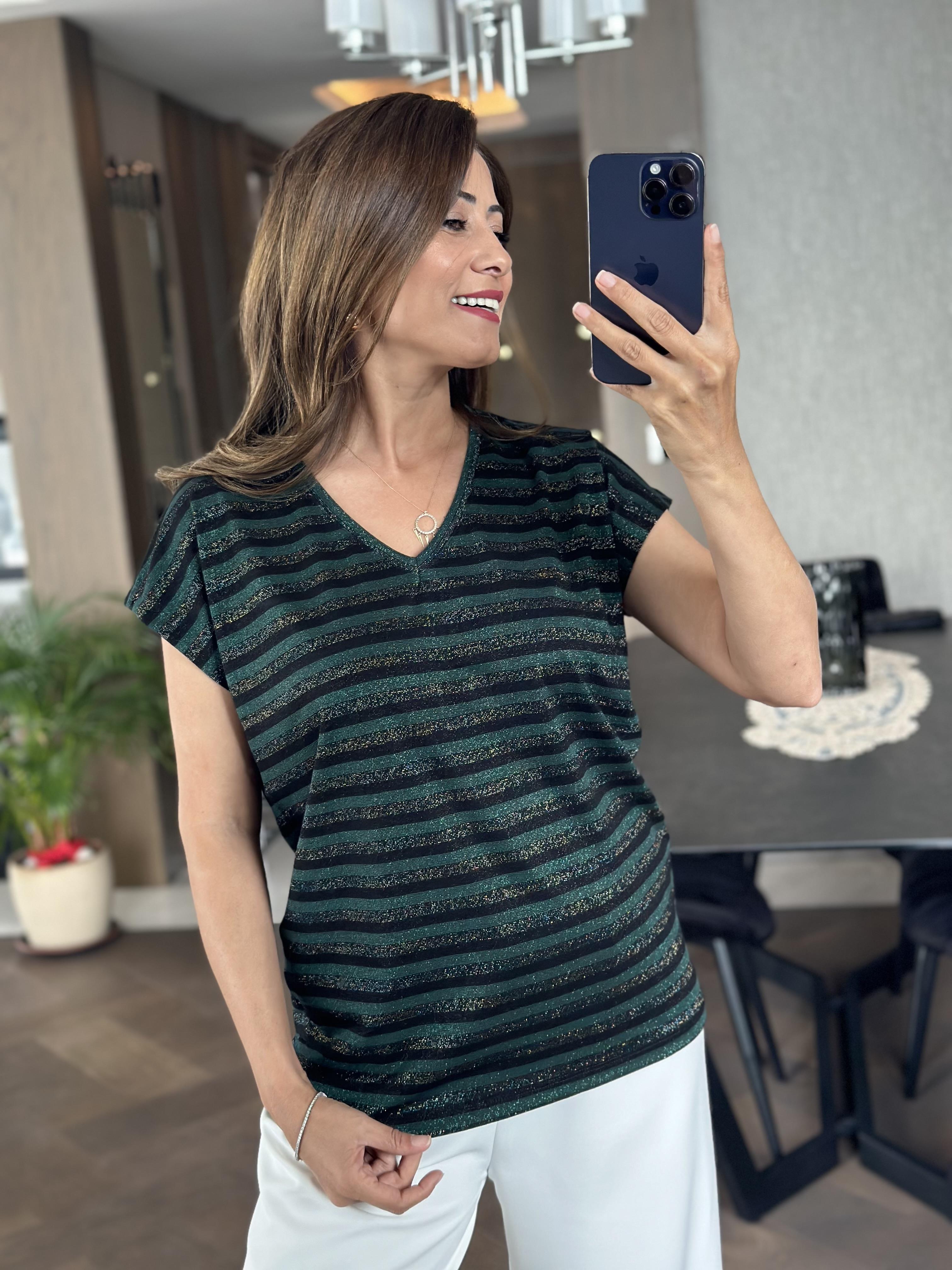 Yeşil Siyah Sim Çizgili V Yaka Kısa Yarasa Kol Basic Kadın T-Shirt