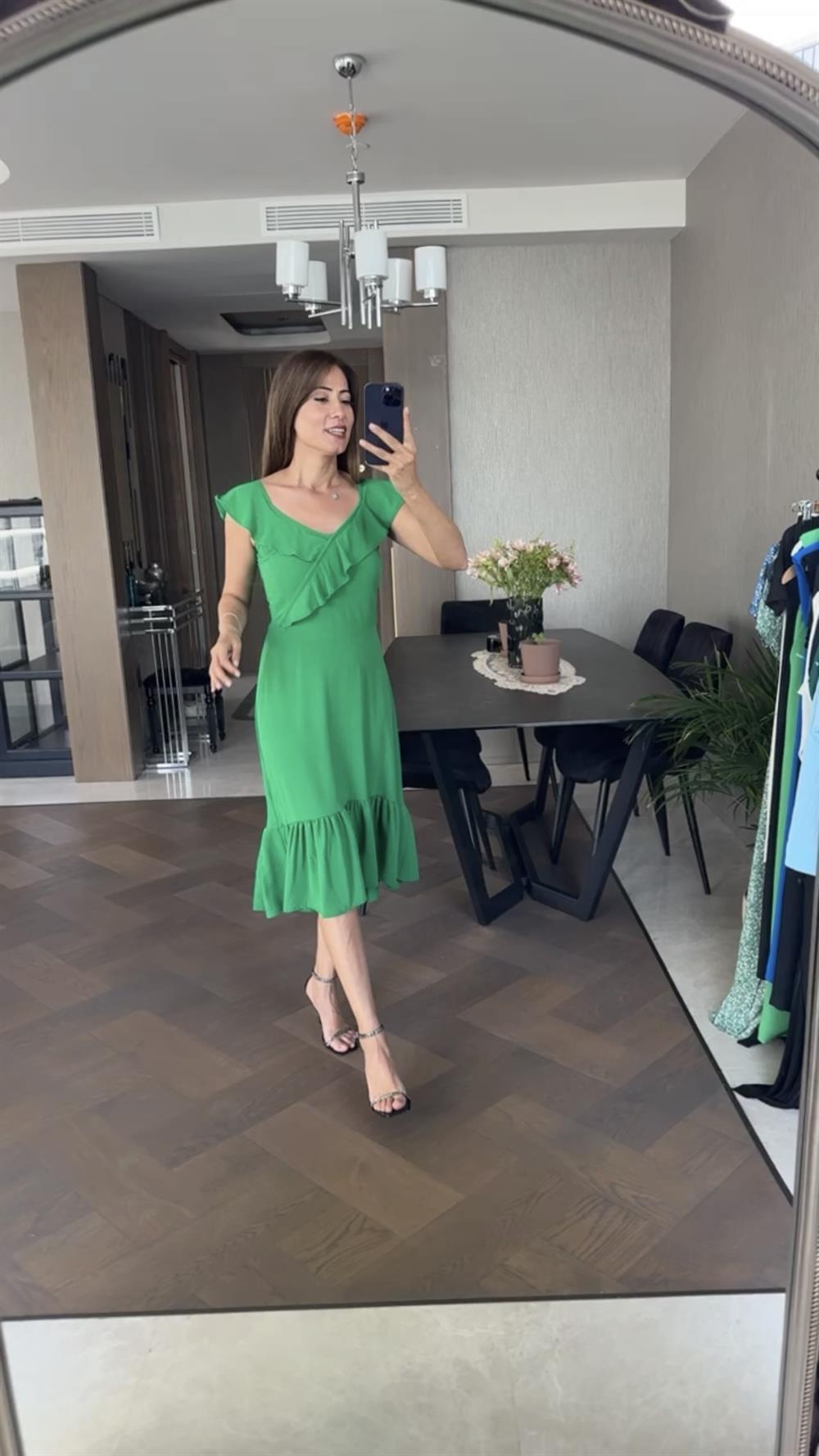 Yeşil Yaka Volanlı Aerobin Kadın Elbise