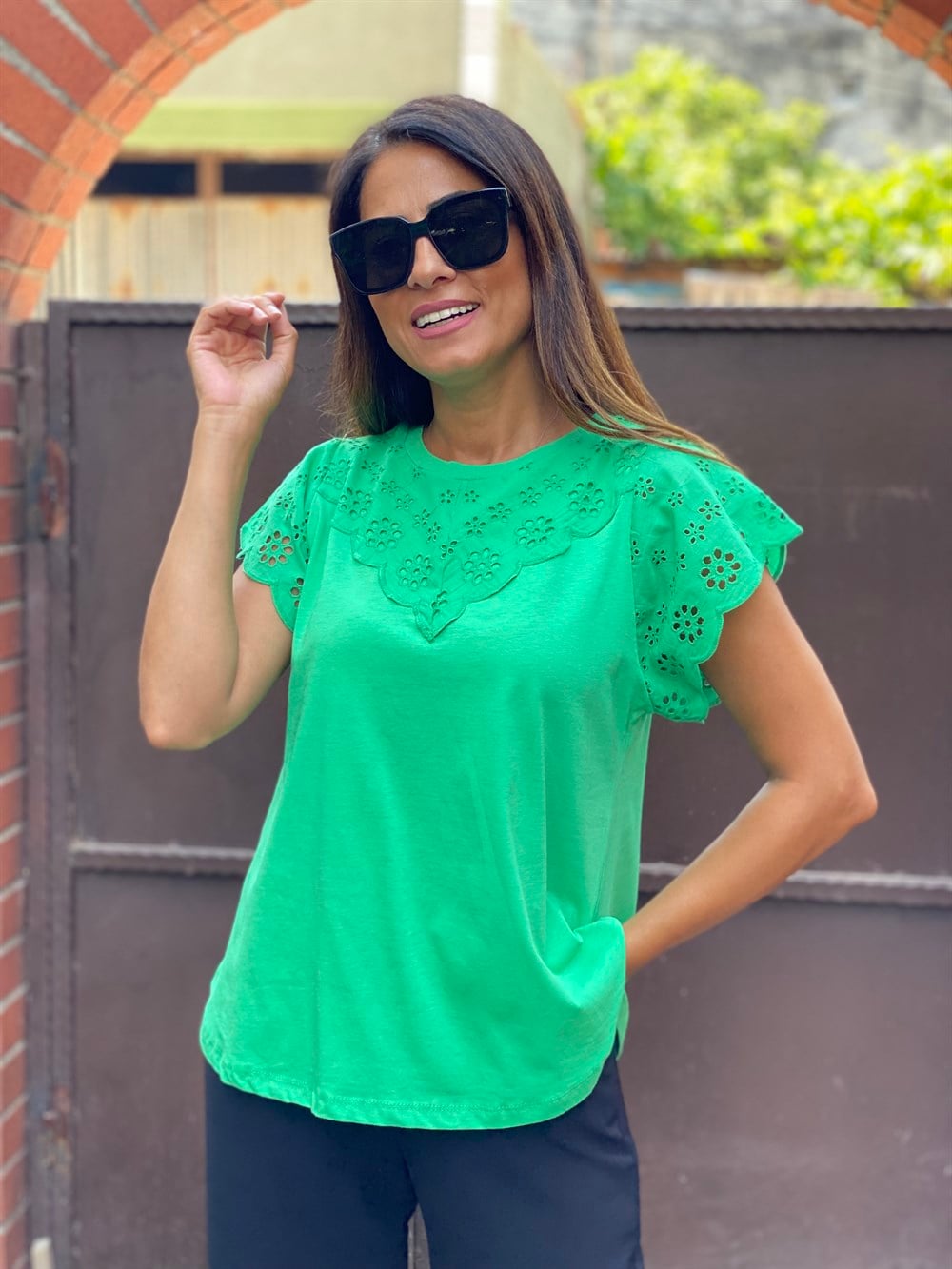 Yeşil Yakası Ve Kolları Fisto Detay Kadın T-Shirt