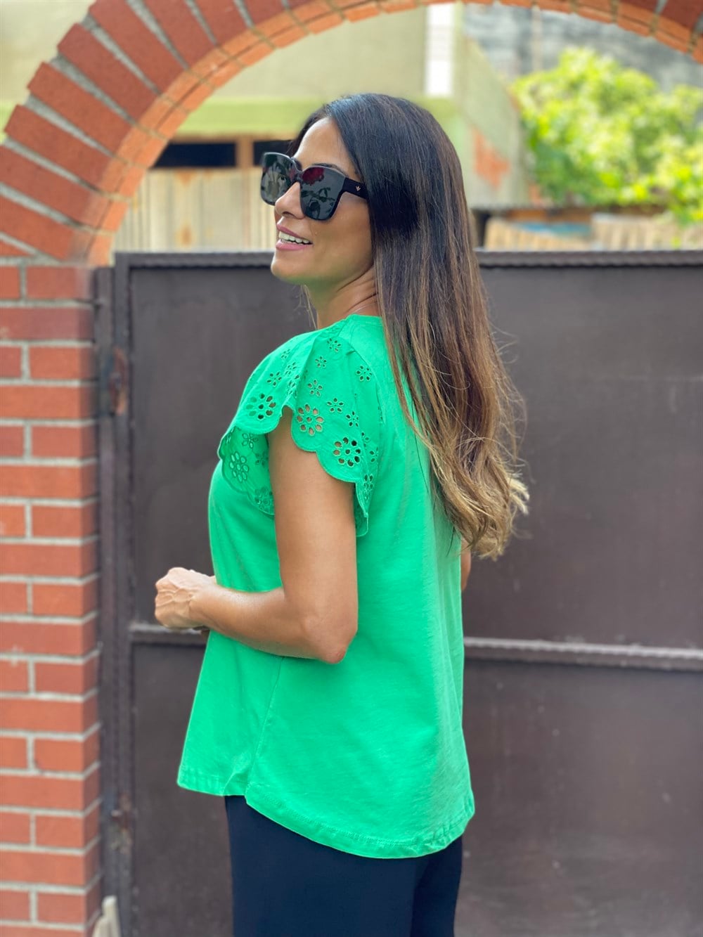 Yeşil Yakası Ve Kolları Fisto Detay Kadın T-Shirt