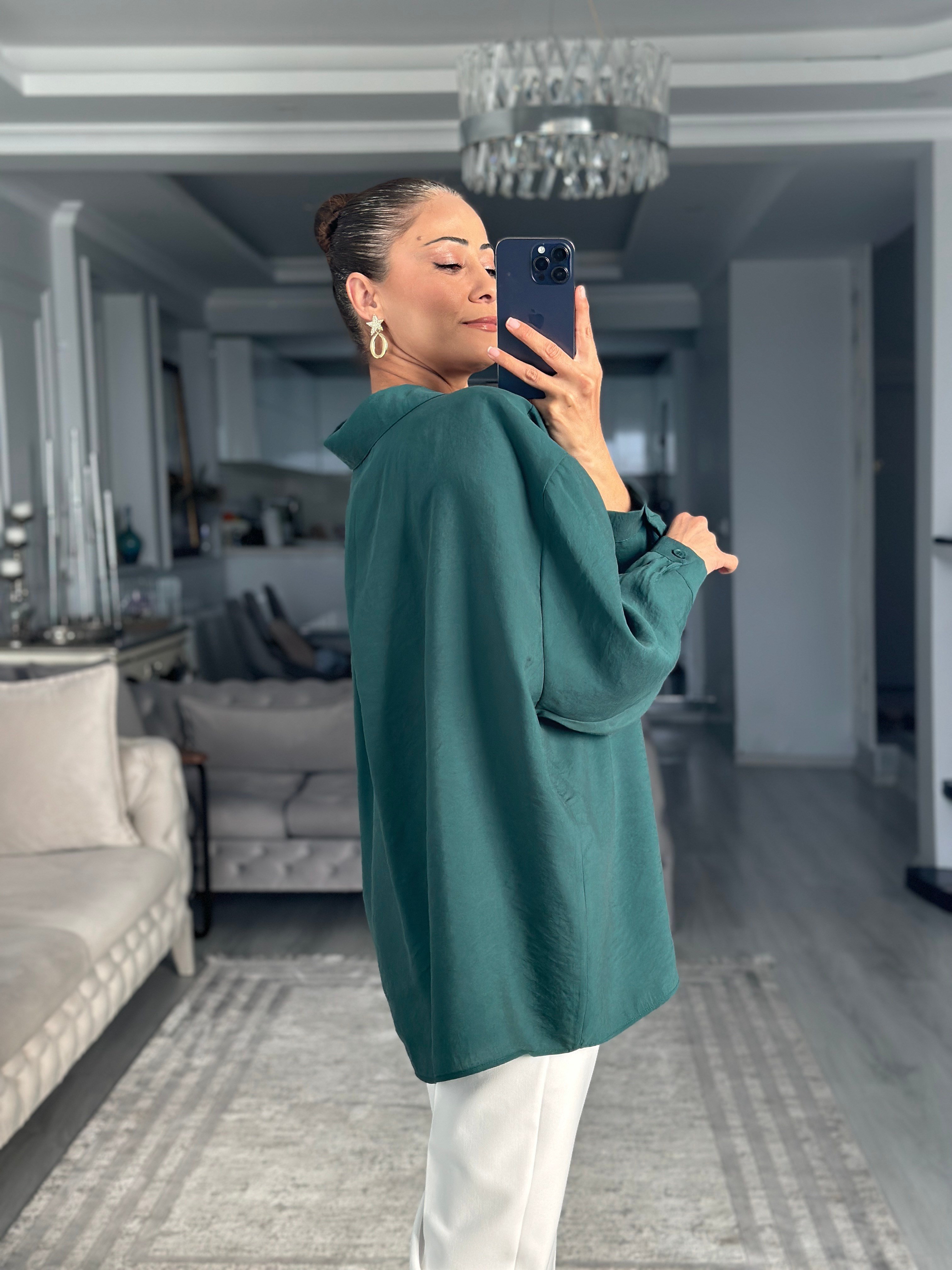 Zümrüt Düşük Omuzlu Oversize Kadın Gömlek