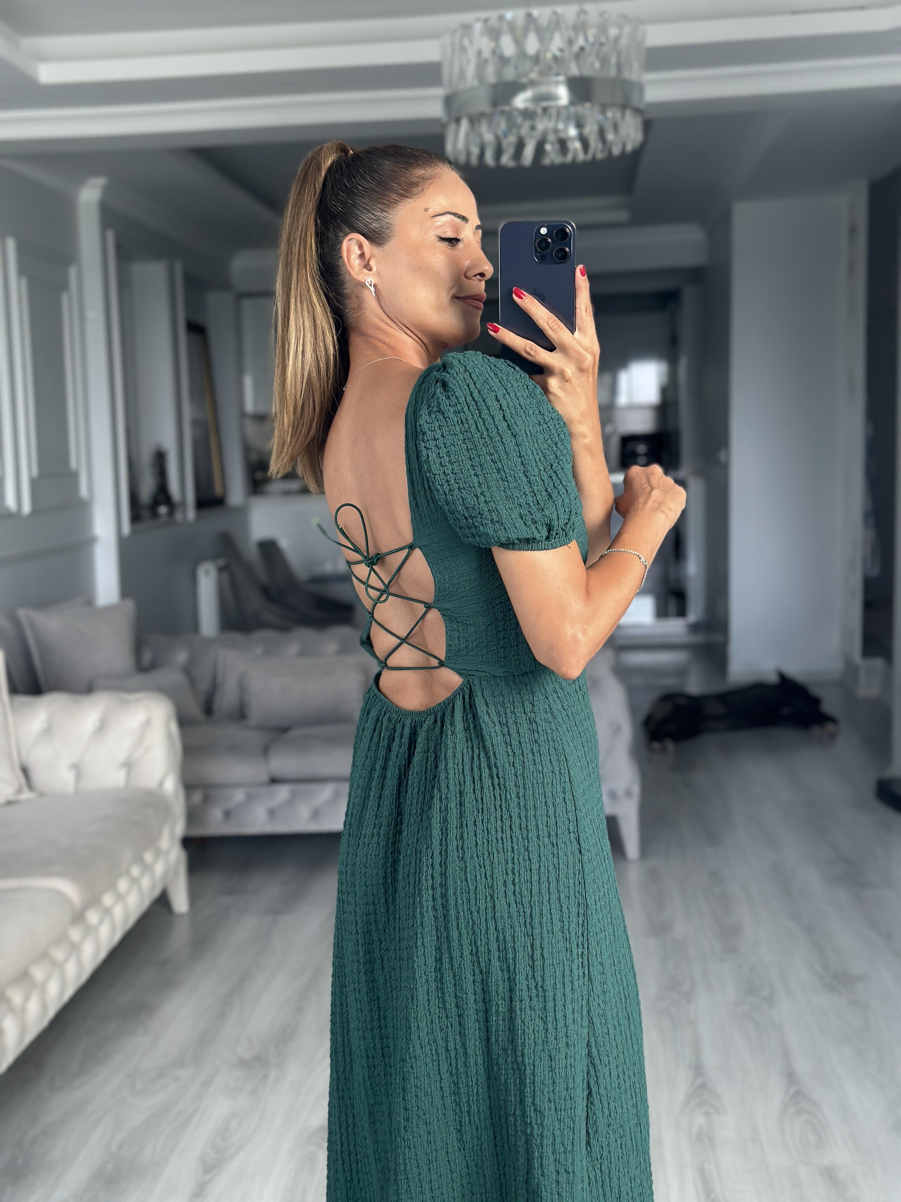 Zümrüt Gofre Sırtı Lastik Bağlamalı Midi Boy Kadın Elbise