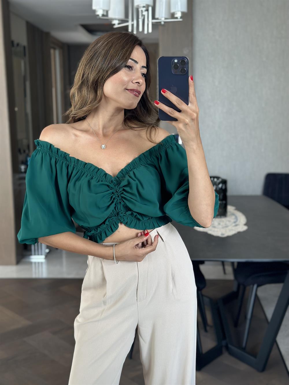 Zümrüt Yeşili Önü Bağcıklı Jessica Şifon Kadın Bluz