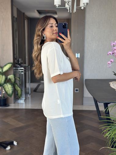 Beyaz Eyfel Taşlı Bisiklet Yaka Kadın T-Shirt