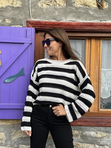 Siyah Beyaz Kalın Çizgili Bisiklet Yaka Kadın Triko Kazak